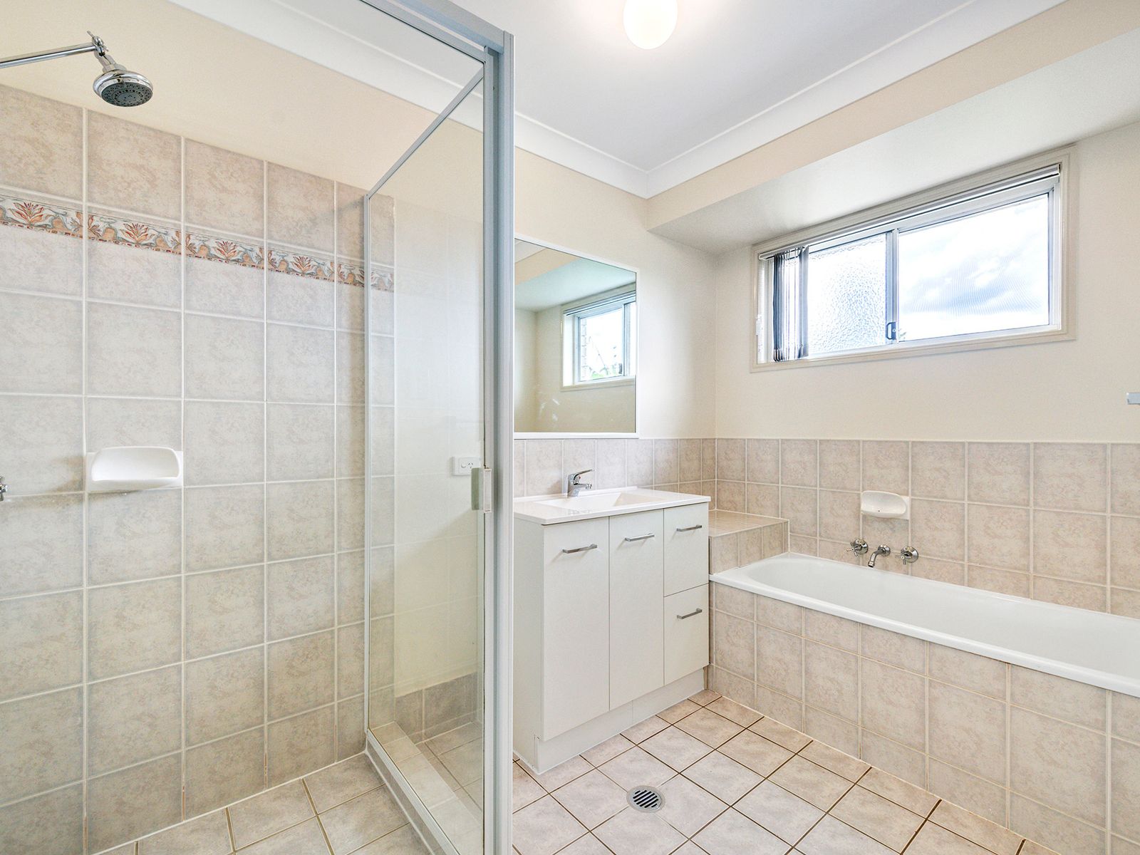 42 BENJAMINA CIRCUIT, Regents Park QLD 4118, Regents Park - Thumbnail 6