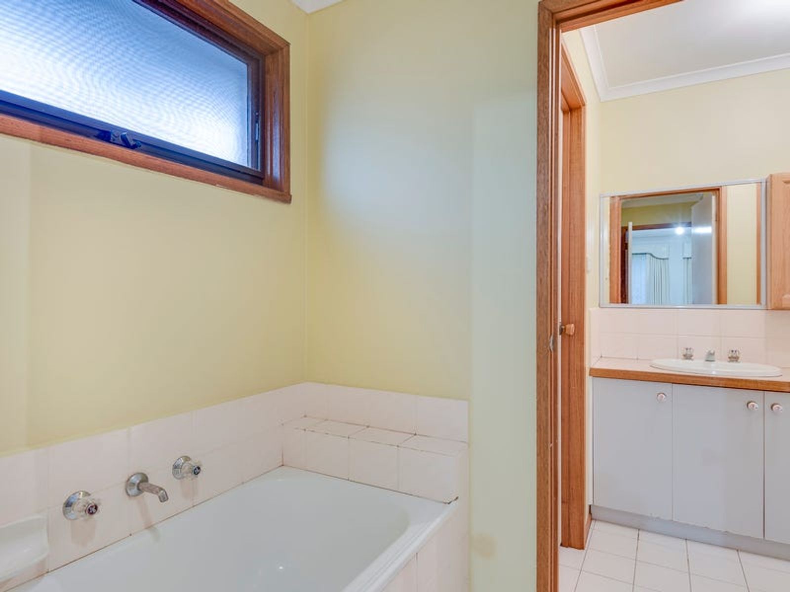 11 Kinloch Gardens, Endeavour Hills, VIC 3802, Endeavour Hills - Thumbnail 5