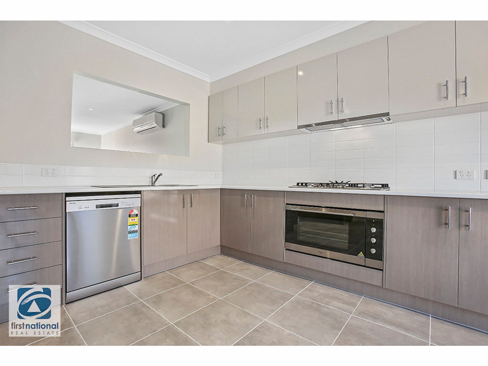 1/26 Shakespeare Court, Drouin, VIC 3818, Drouin - Thumbnail 2