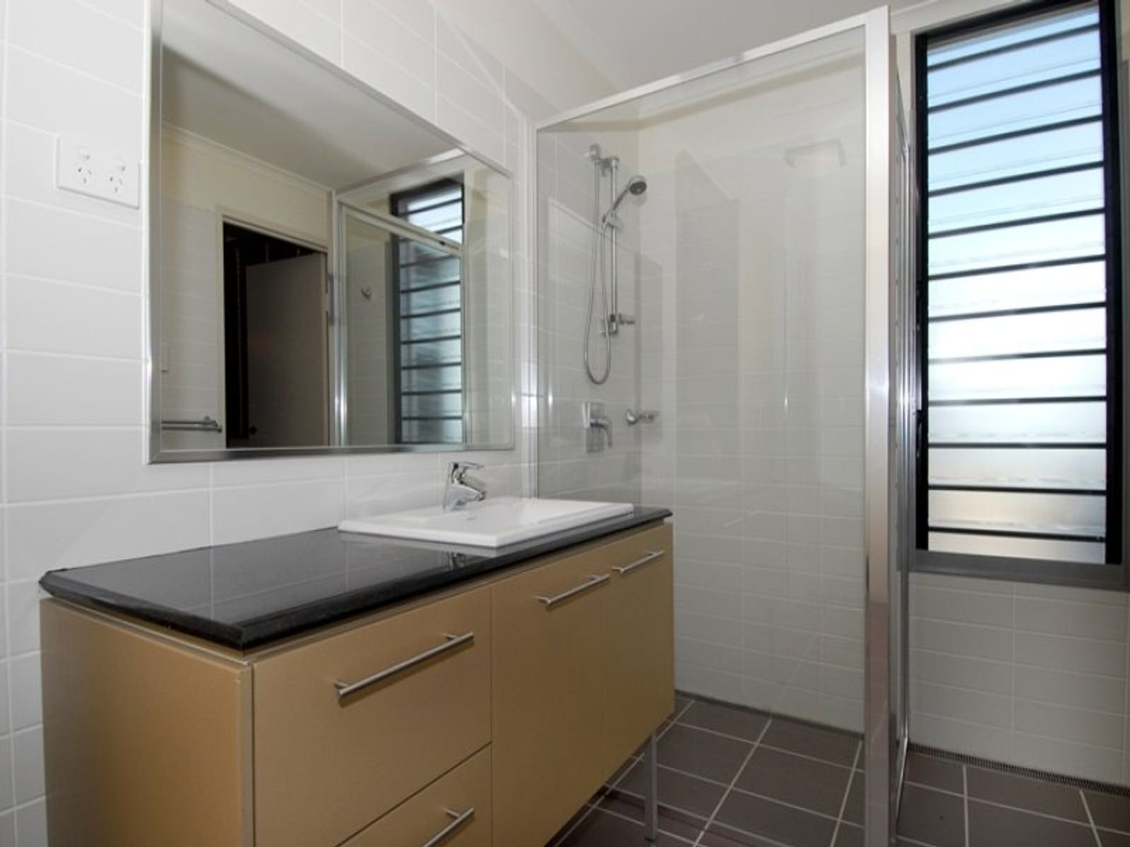 6/30 Cavenagh Street, Darwin City NT 0800, Darwin City - Thumbnail 2