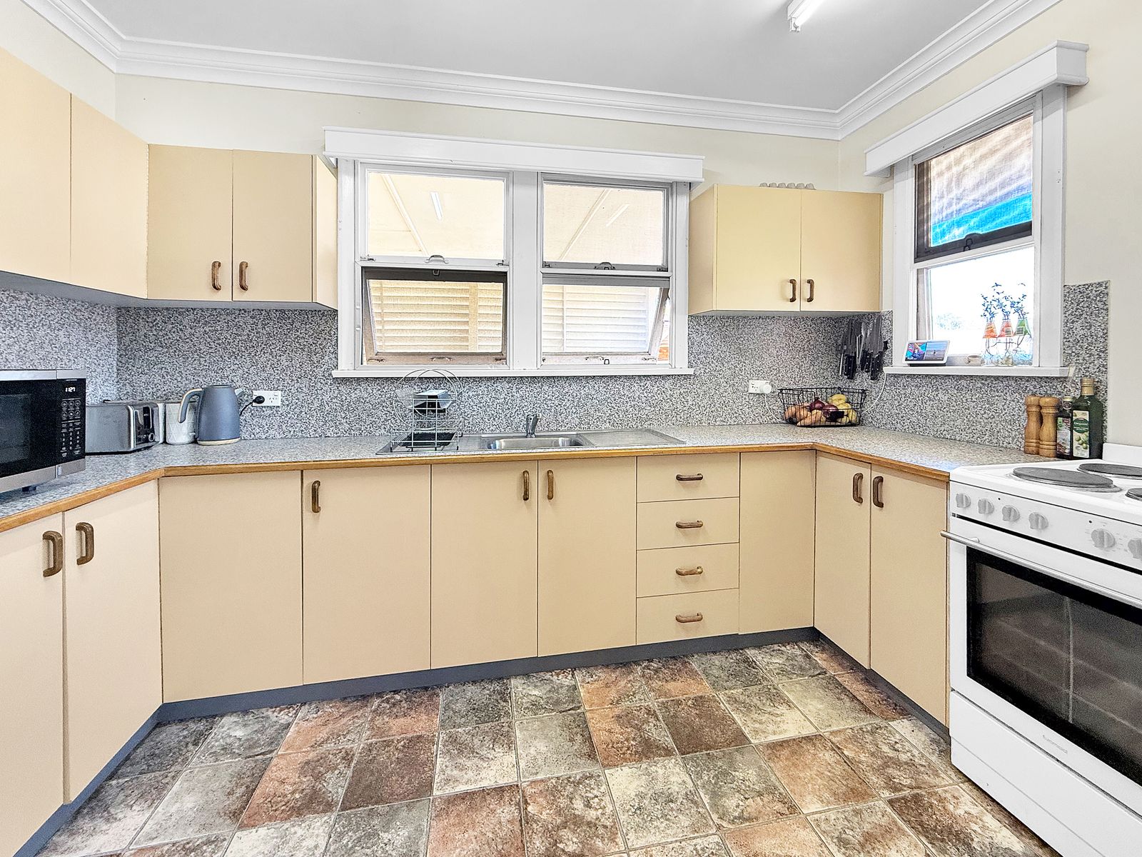 37 Paulette Street, West Mackay QLD 4740, West Mackay - Thumbnail 5