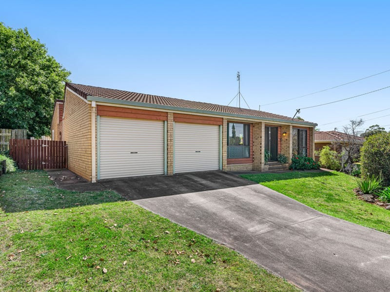 11 Nellie Street, Centenary Heights QLD 4350