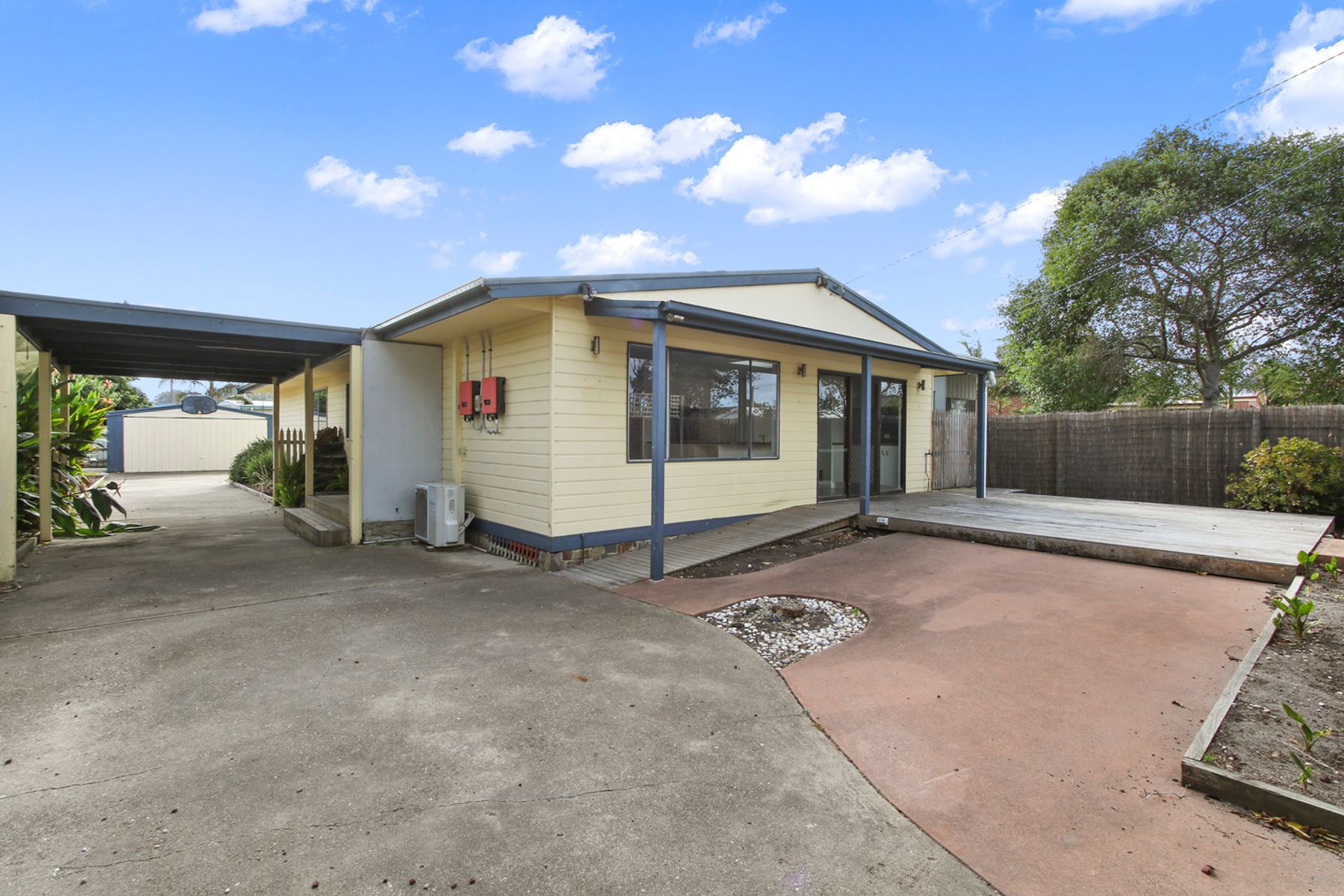 3 Middle Street, Lakes Entrance VIC 3909