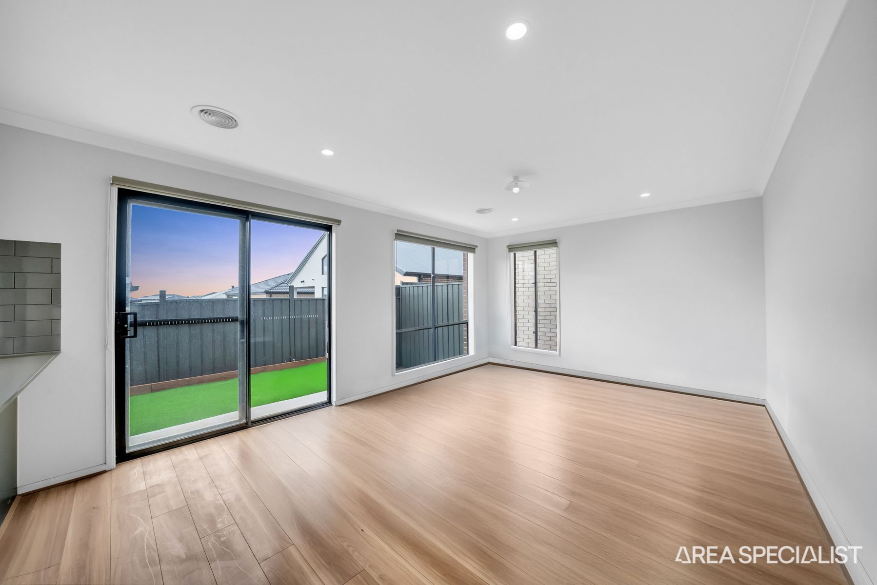 6 Porter Street, Werribee, VIC 3030, Werribee - Thumbnail 4