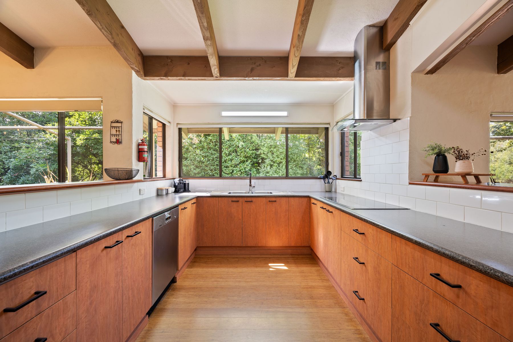 2 Houghs Lane, Bright VIC 3741, Bright - Thumbnail 8
