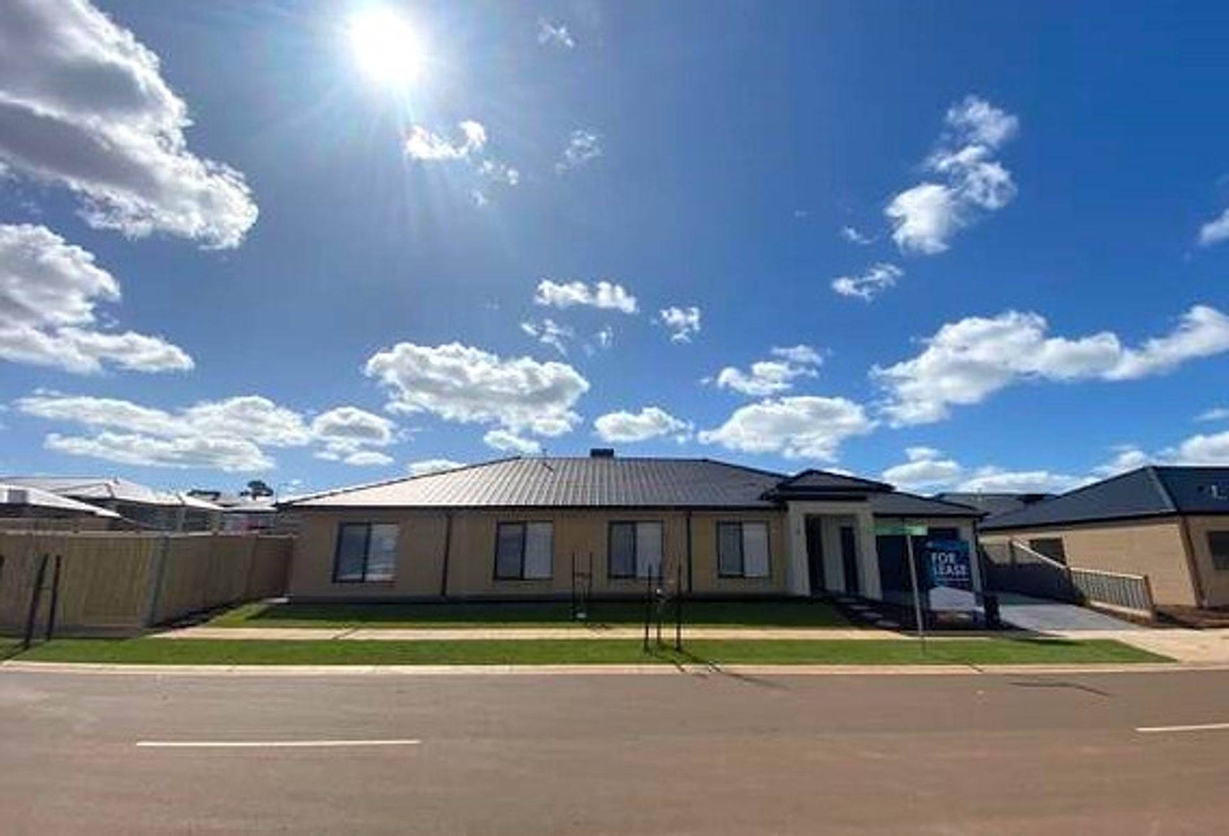 33 Mapleton Avenue, Warragul VIC 3820, Warragul - Thumbnail 2