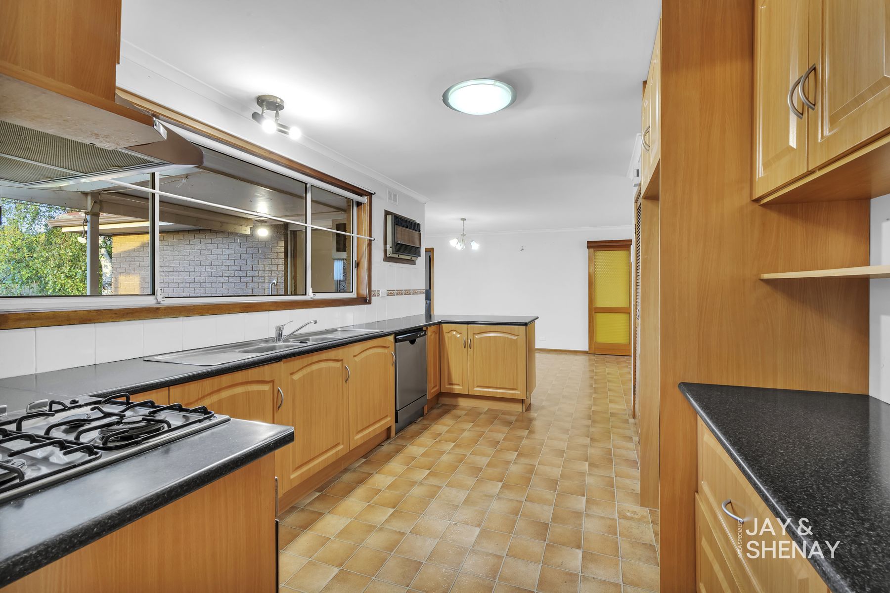 32 Zachary Hicks Crescent, Endeavour Hills, VIC 3802, Endeavour Hills - Thumbnail 5