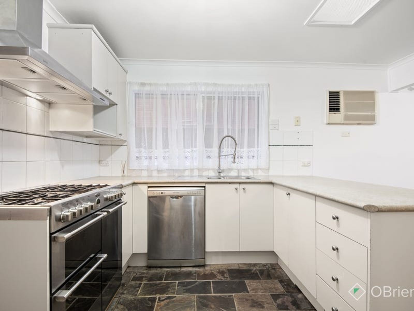 12 Lauriston Drive, Endeavour Hills, VIC 3802, Endeavour Hills - Thumbnail 3