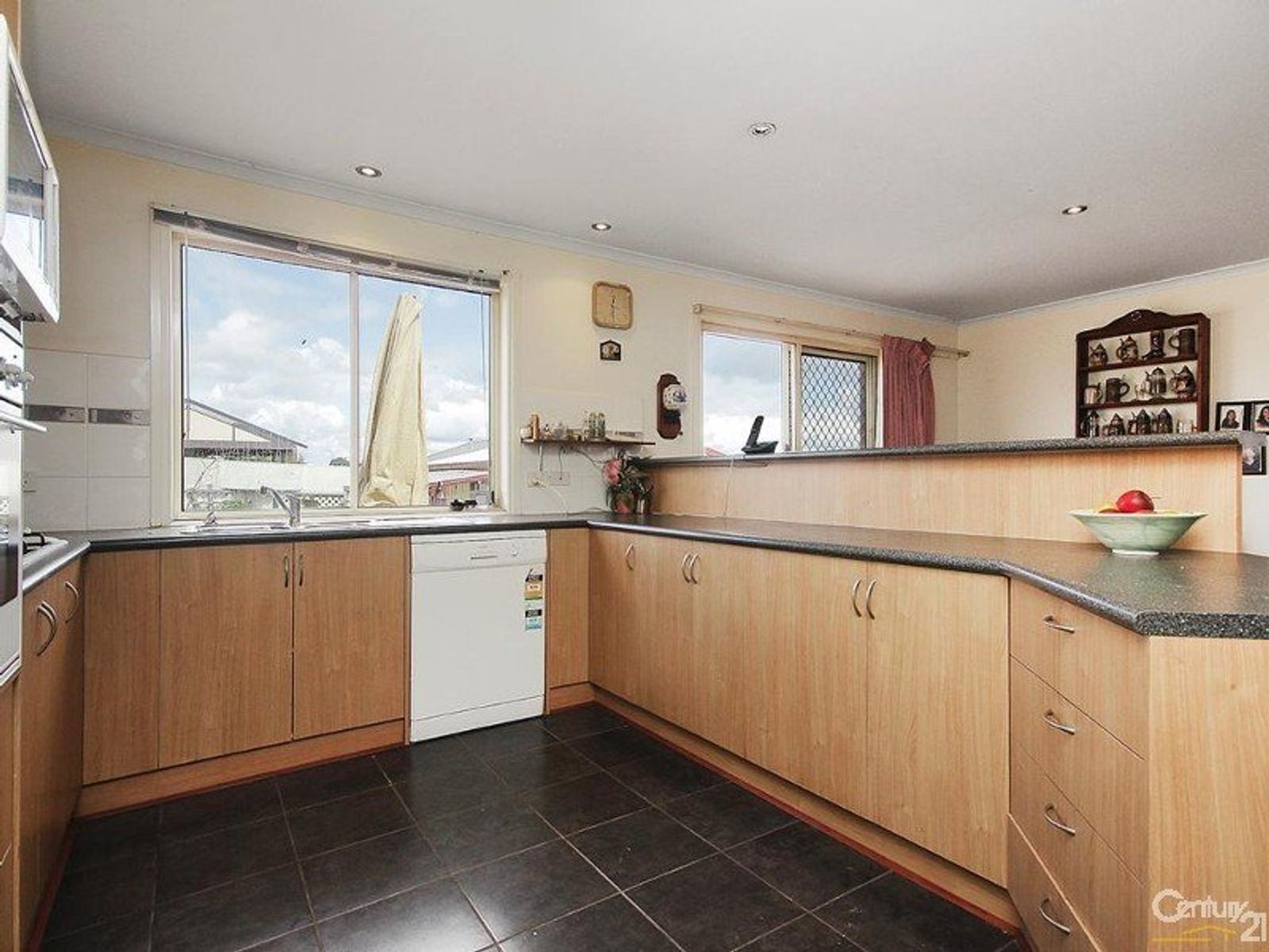 7 Cardiff Grove, Cranbourne East - Thumbnail 4
