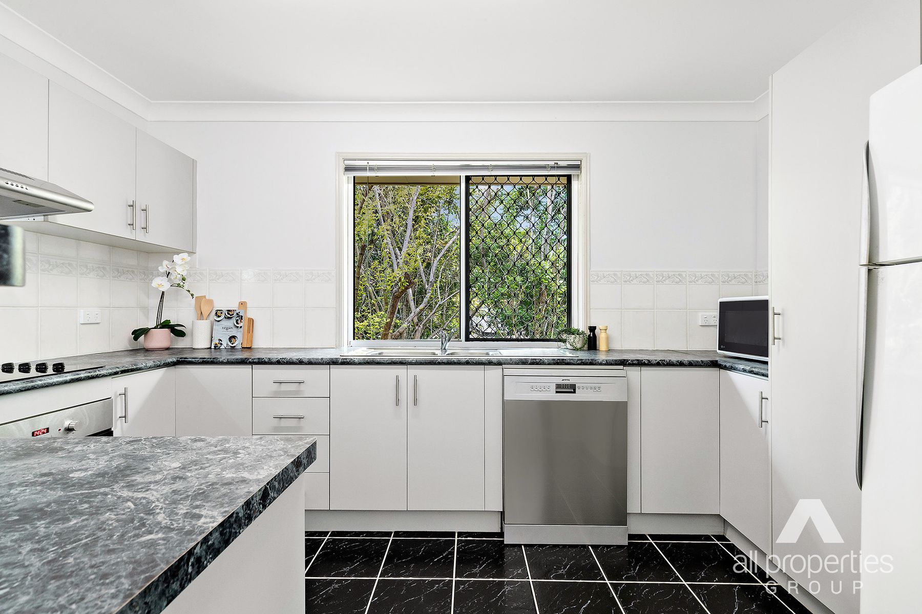 8 Oakwood Drive, Waterford West QLD 4133, Waterford West - Thumbnail 2