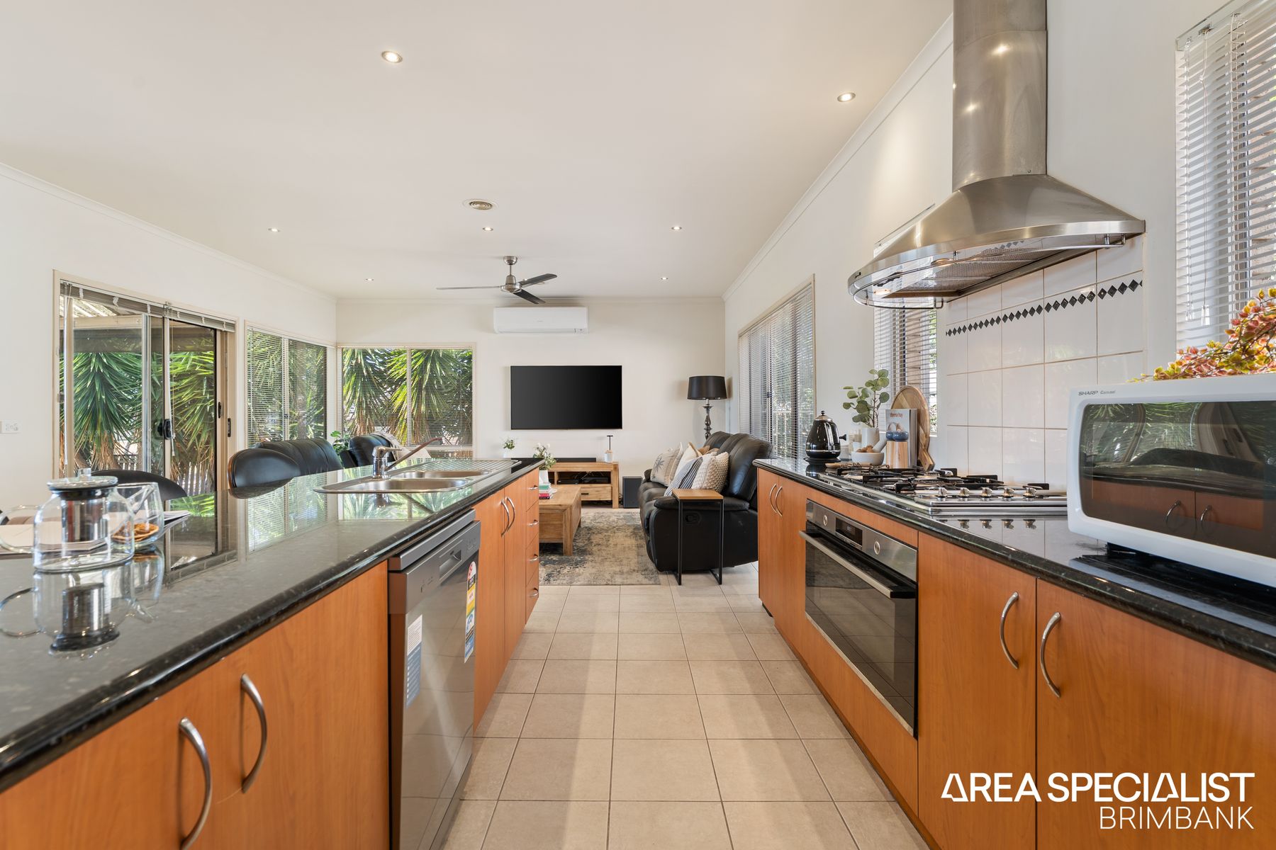 10 Edgewater Circuit, Cairnlea, VIC 3023, Cairnlea - Thumbnail 5