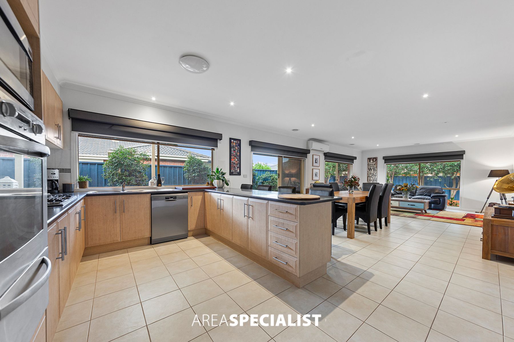 35 Scarlet Crescent, Pakenham, VIC 3810, Pakenham - Thumbnail 7