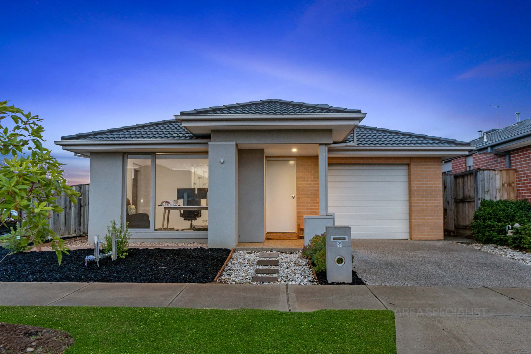 8 Buckland Circuit, Werribee, VIC 3030, Werribee - Thumbnail 2