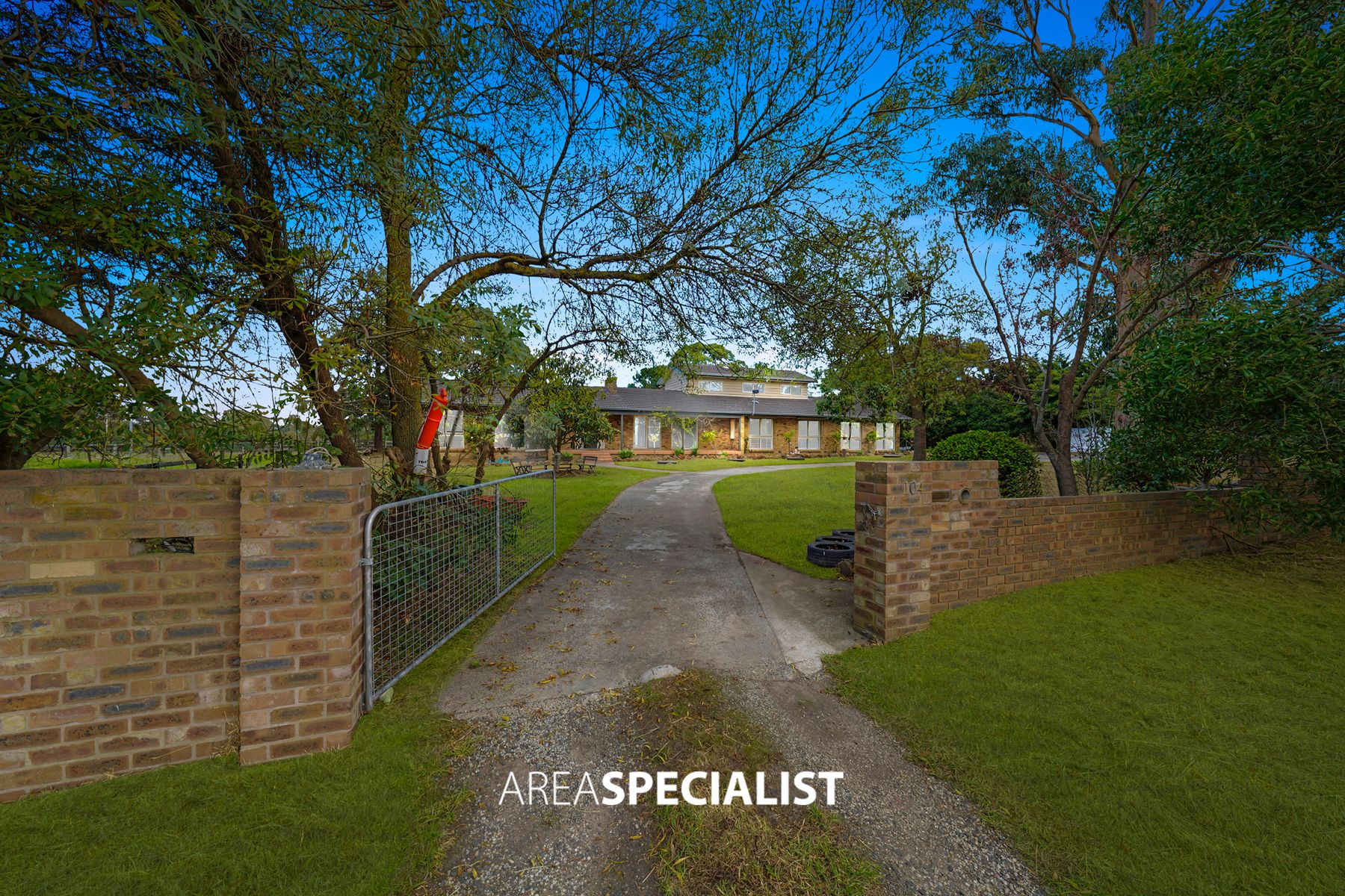 104 Browns Road, Cranbourne South, VIC 3977, Cranbourne South - Thumbnail 2