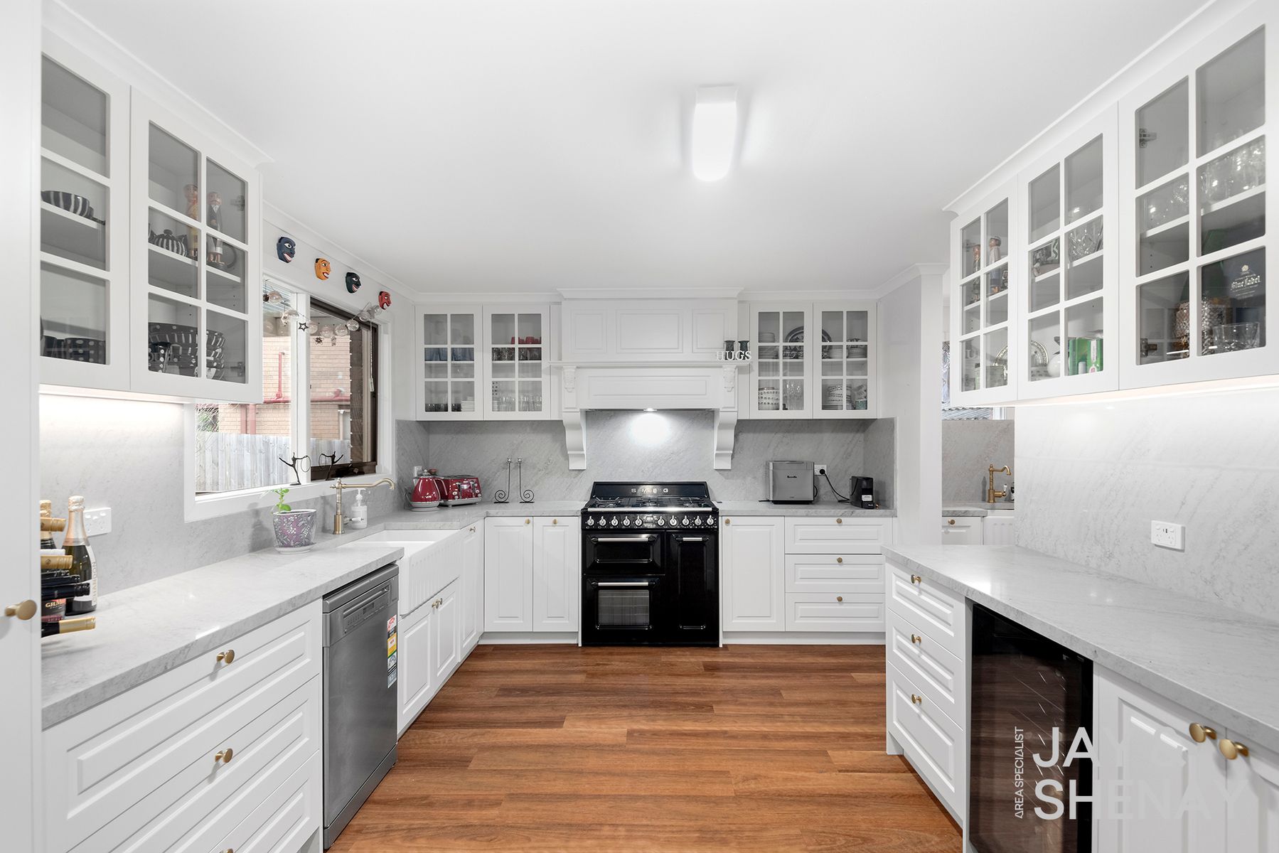 241 James Cook Drive, Endeavour Hills, Endeavour Hills - Thumbnail 2