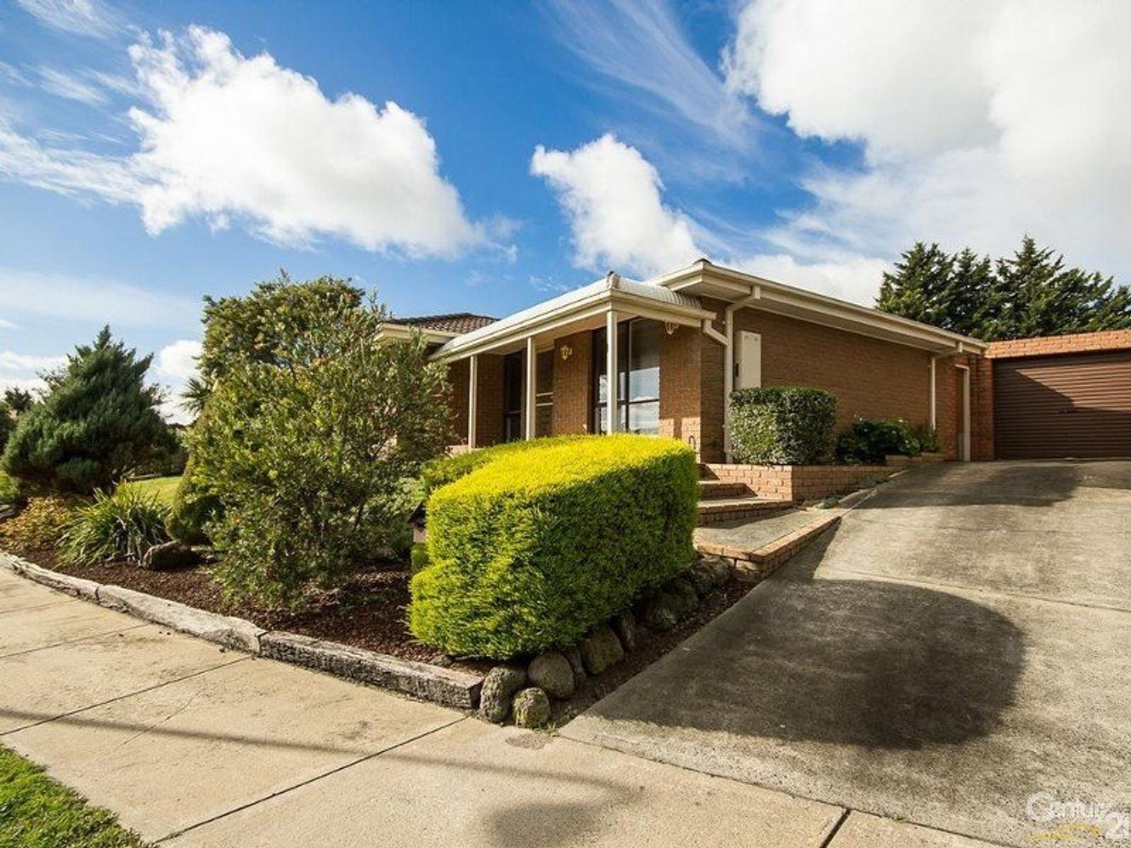 8 Josephine Avenue, Cranbourne North - Thumbnail 4