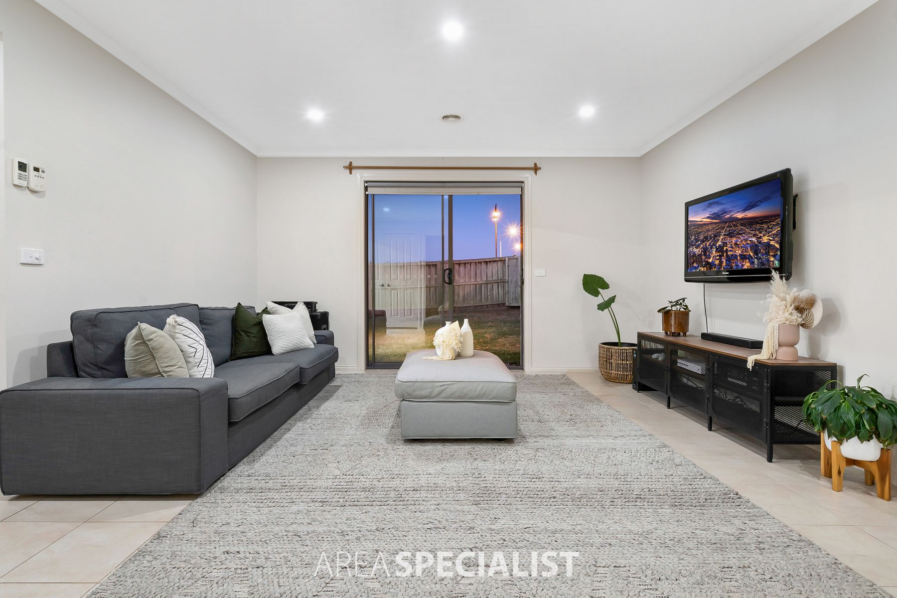 14 Hertford Court, Cranbourne North, VIC 3977, Cranbourne North - Thumbnail 2