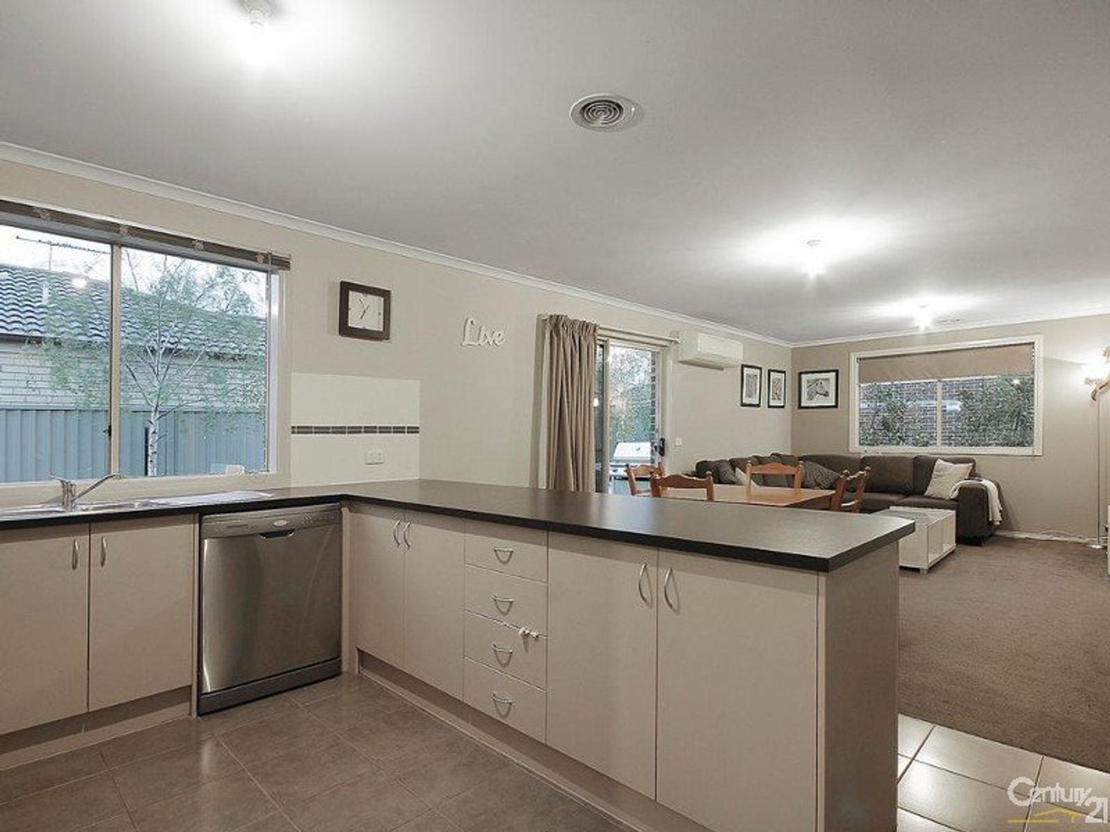 68 Tyndall street, Cranbourne East - Thumbnail 4