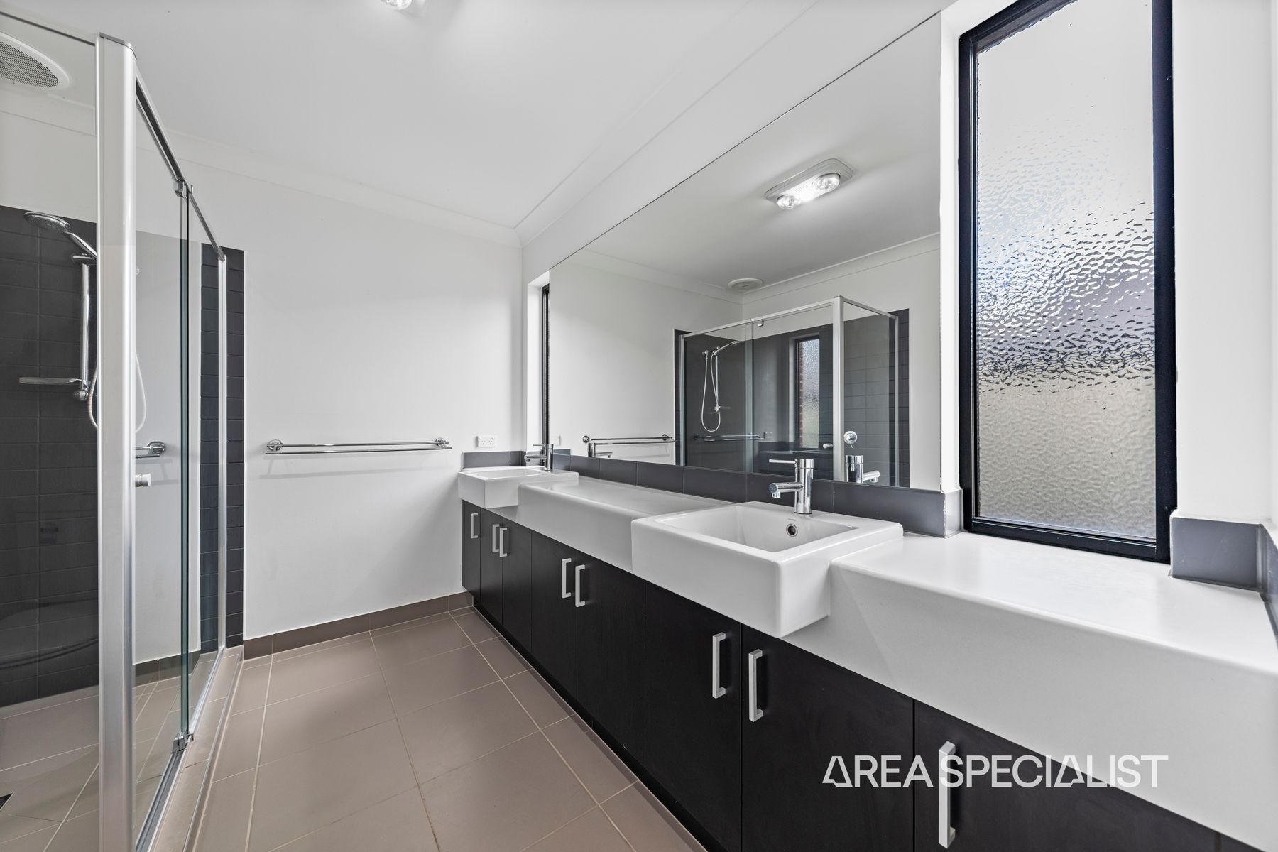 14 Eyre Place, Pakenham, VIC 3810, Pakenham - Thumbnail 8