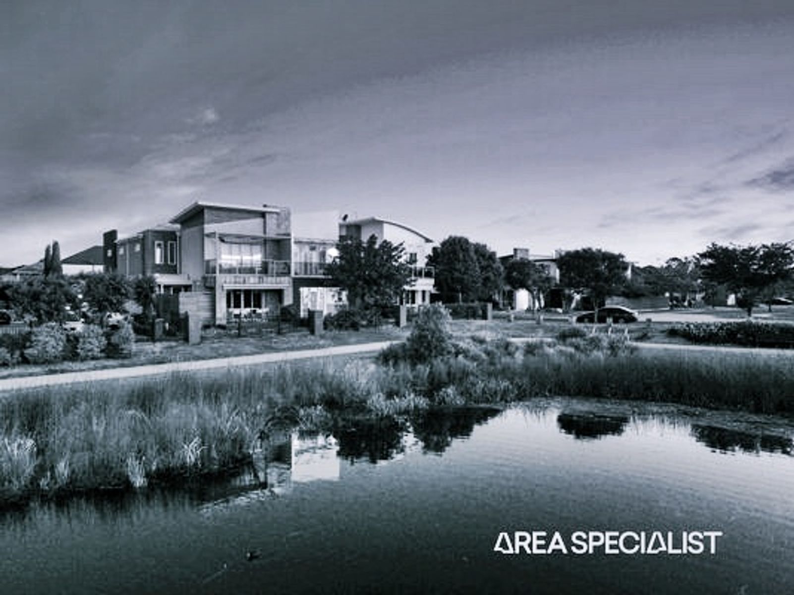 2/16, Pakenham - Image 1
