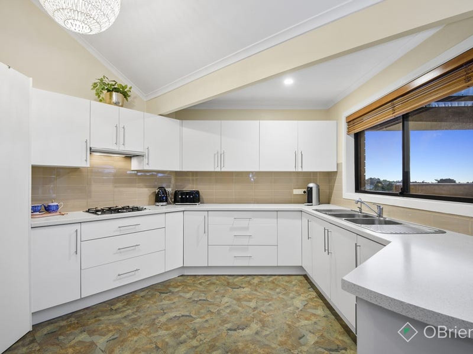 8 Monica Close, Endeavour Hills, VIC 3802, Endeavour Hills - Thumbnail 3