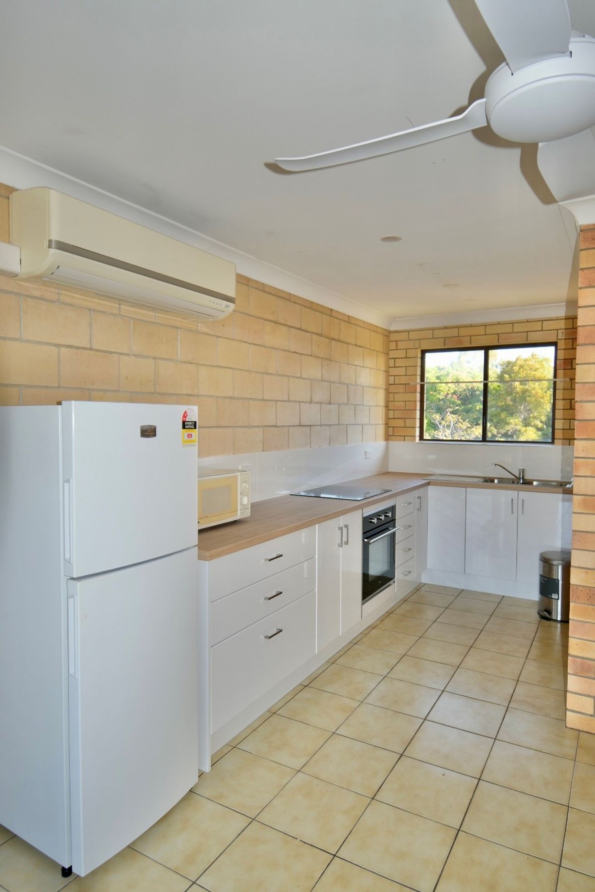 2/85 Mackerel Street, Woodgate QLD 4660, Woodgate - Thumbnail 3