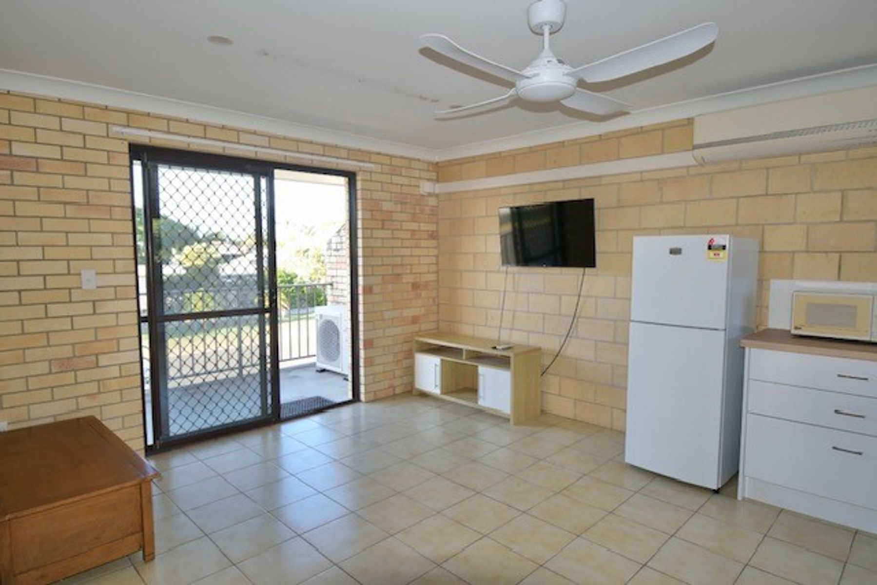2/85 Mackerel Street, Woodgate QLD 4660, Woodgate - Thumbnail 4