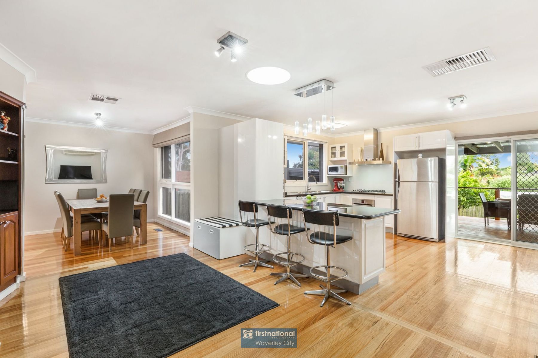 46 Robinlee Avenue, Burwood East - family, kitchen and meals
