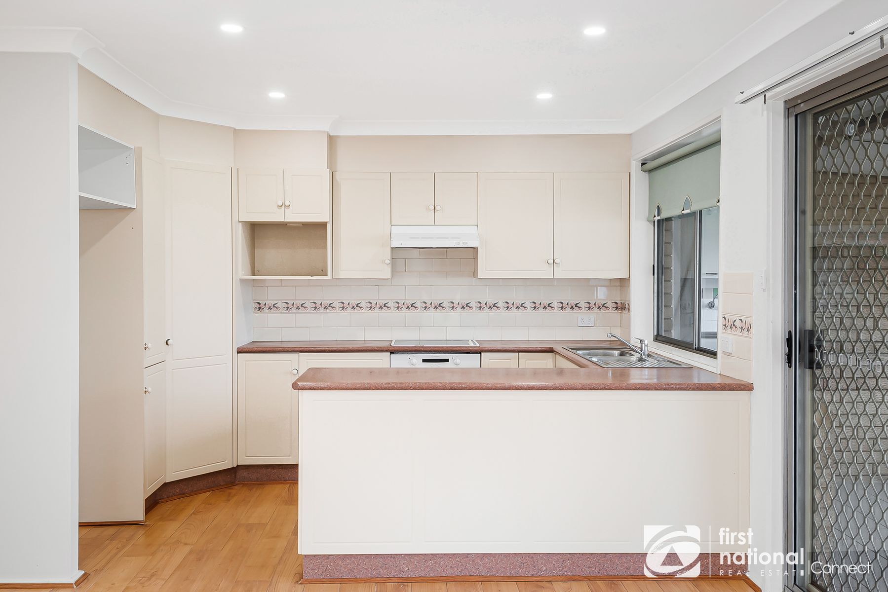 10 Rutherglen Avenue, Hobartville NSW 2753, Hobartville - Thumbnail 2