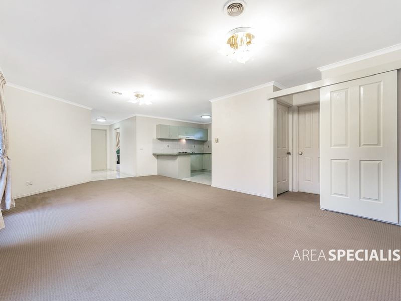 33 CORNWELL CRESCENT, Cranbourne East, VIC 3977, Cranbourne East - Thumbnail 6