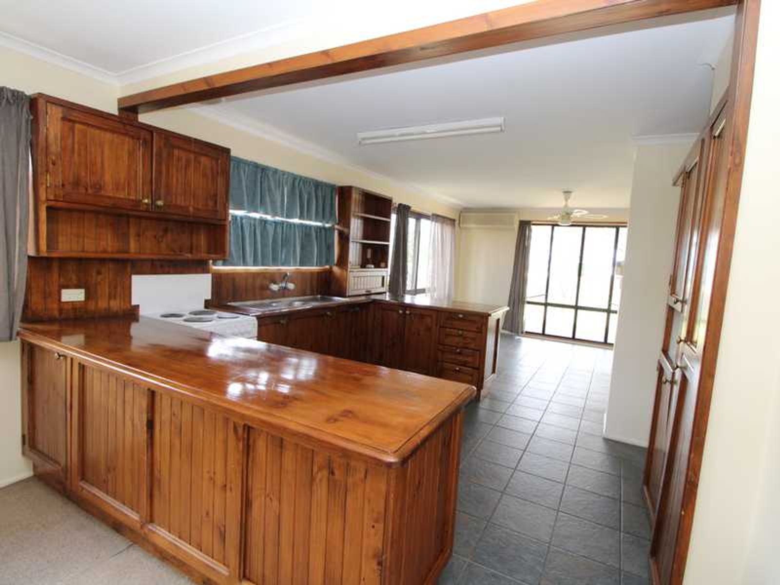 12 Ross Street, Warwick - Thumbnail 5