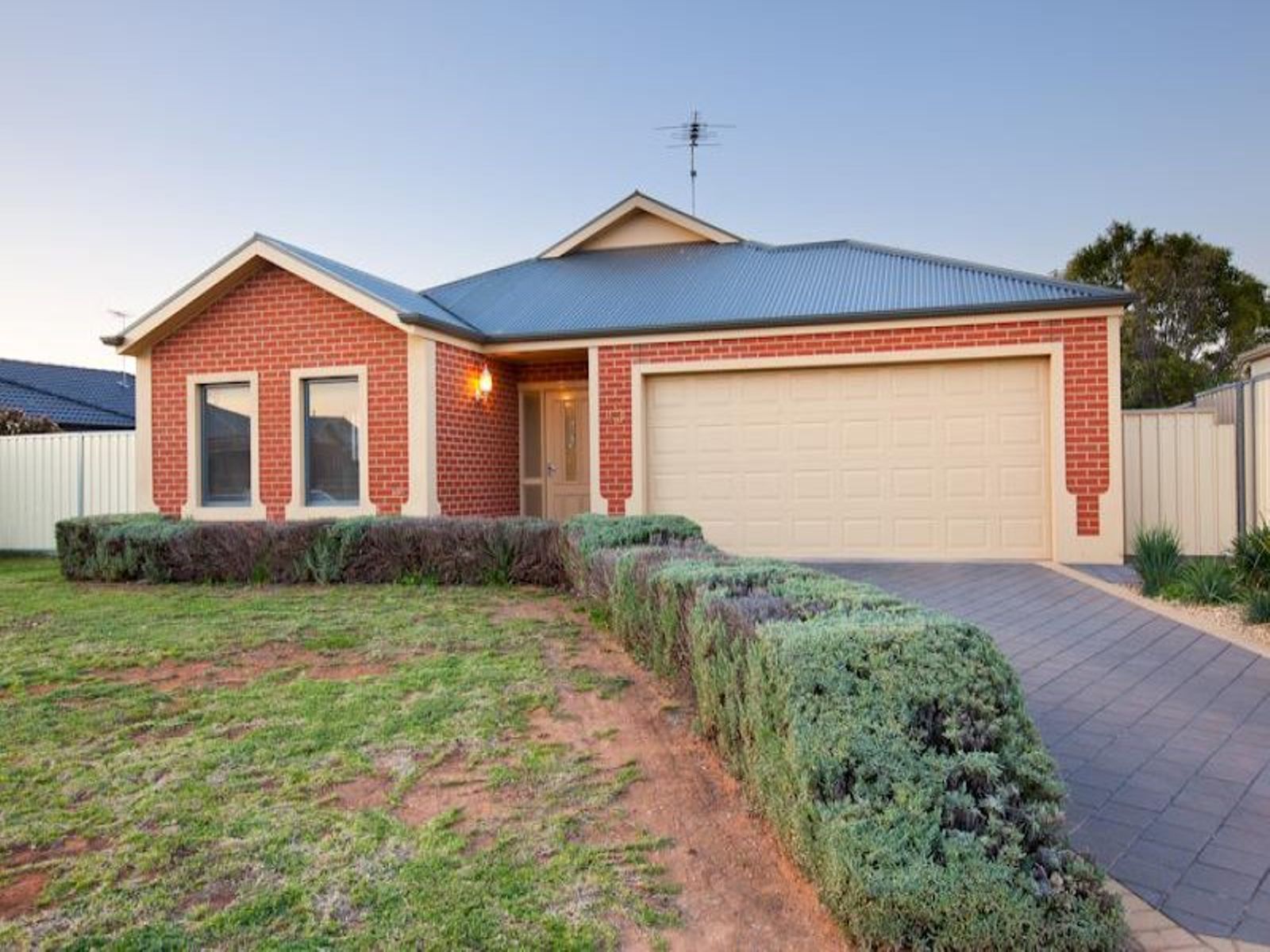 13 Golden Ash Drive