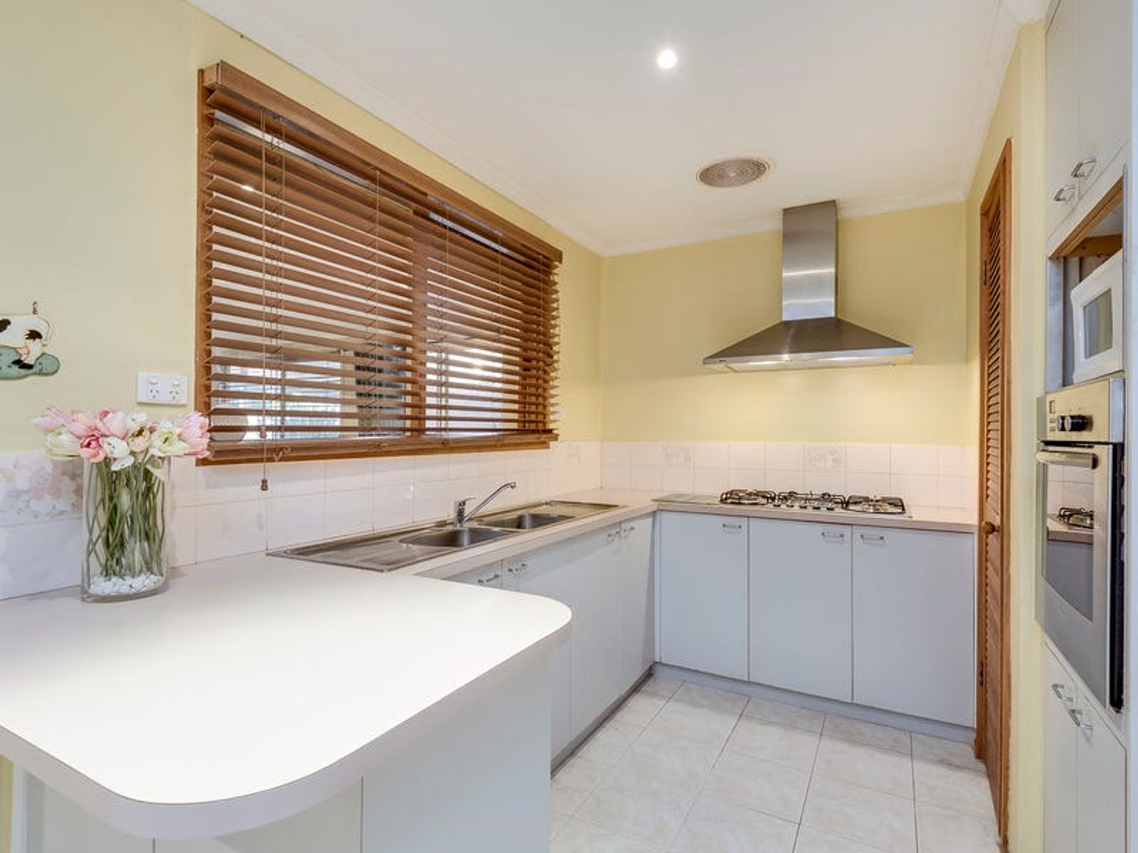 11 Kinloch Gardens, Endeavour Hills, VIC 3802, Endeavour Hills - Thumbnail 3