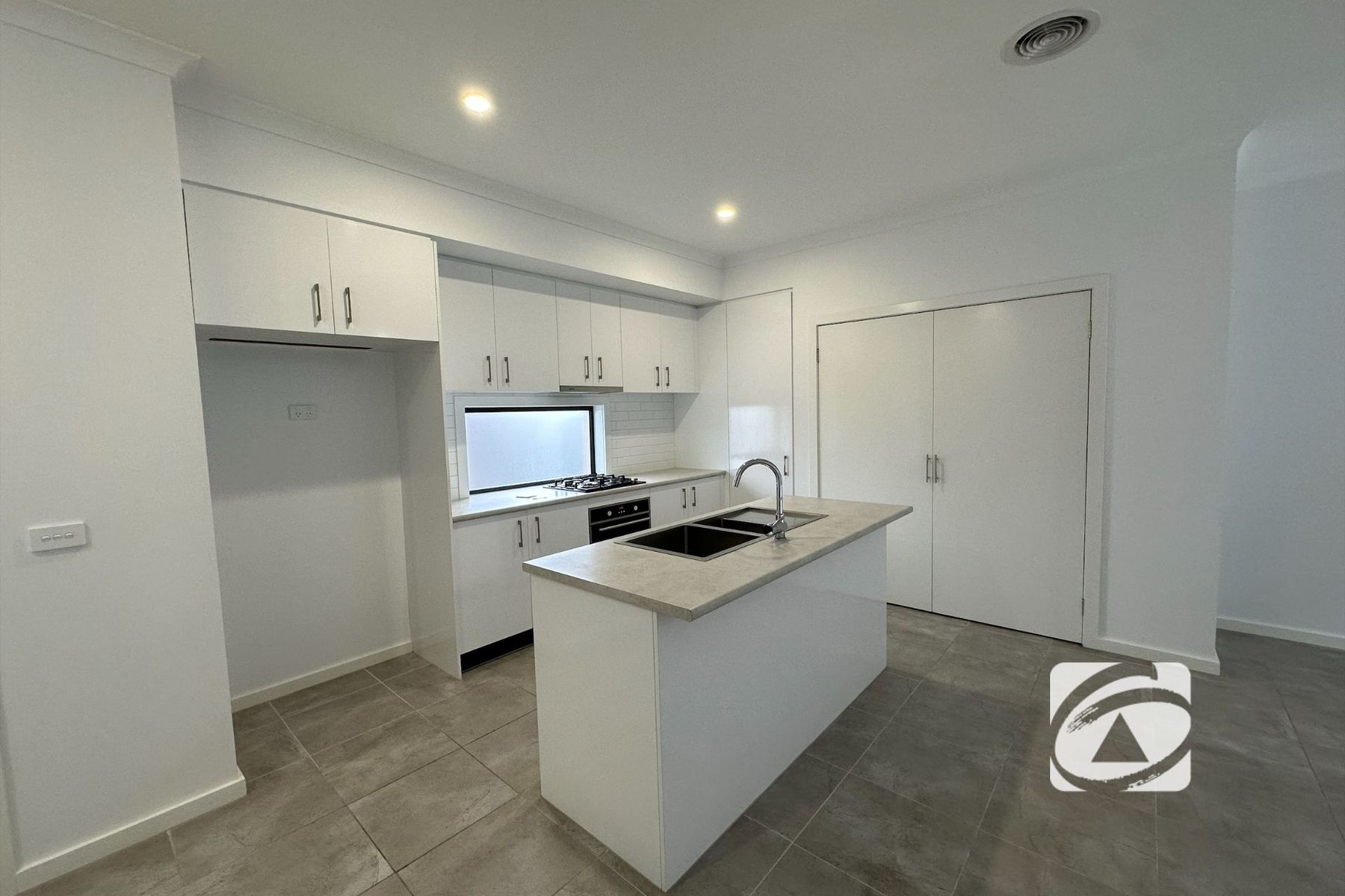 16 Slattery Place, Pakenham VIC 3810, Pakenham - Thumbnail 2