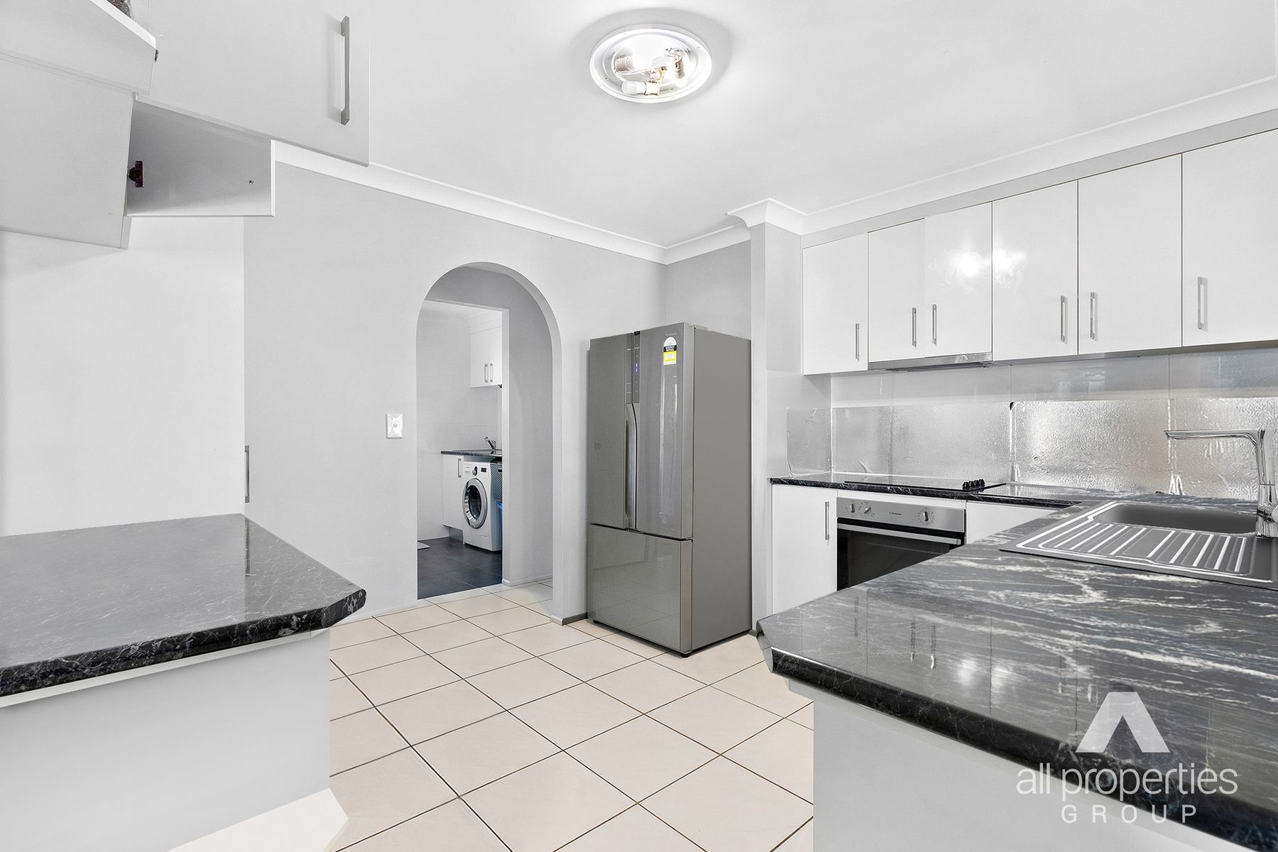 16 Helmet Court, Hillcrest QLD 4118, Hillcrest - Thumbnail 2