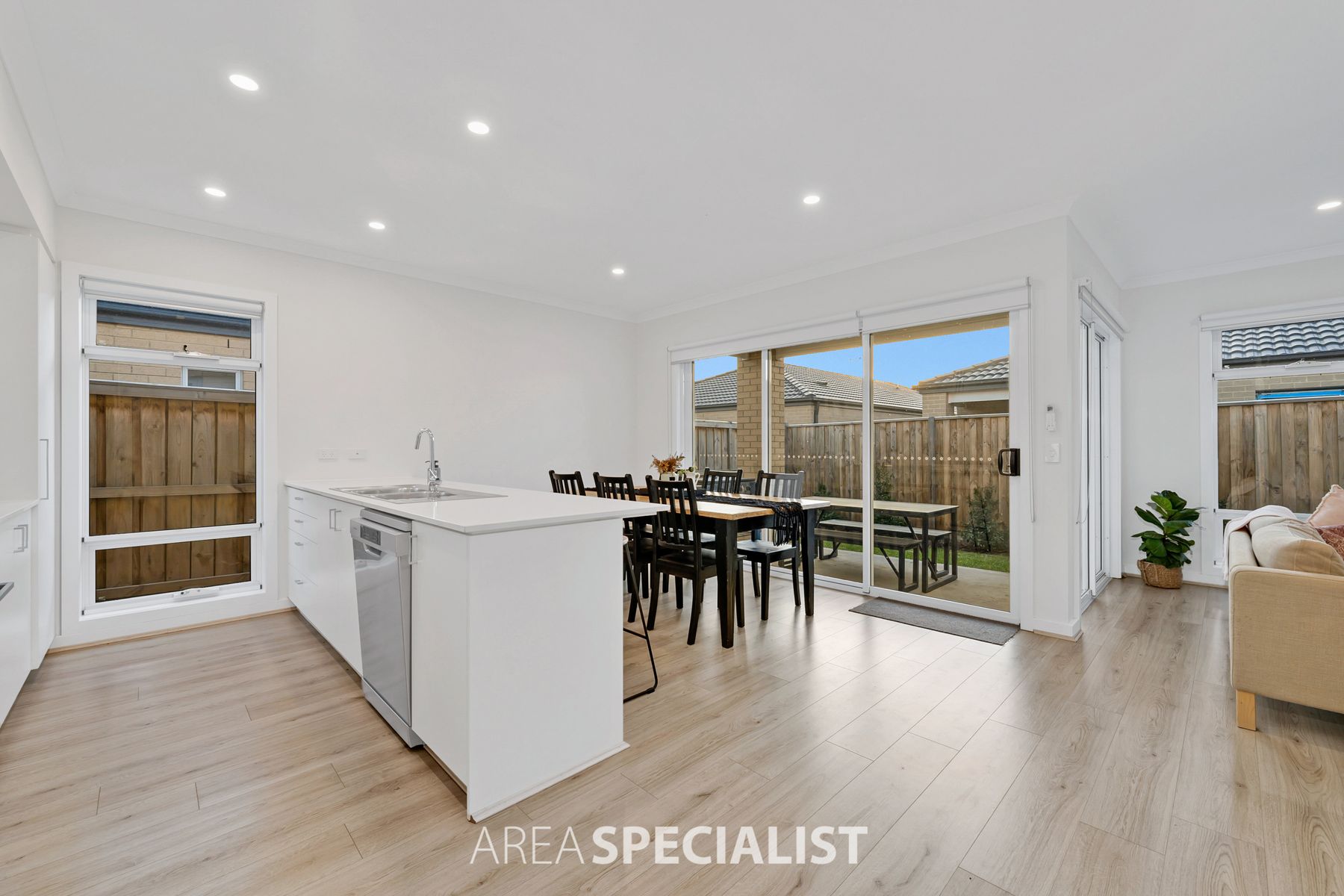 4 Hendrix Street, Cranbourne East, VIC 3977, Cranbourne East - Thumbnail 7