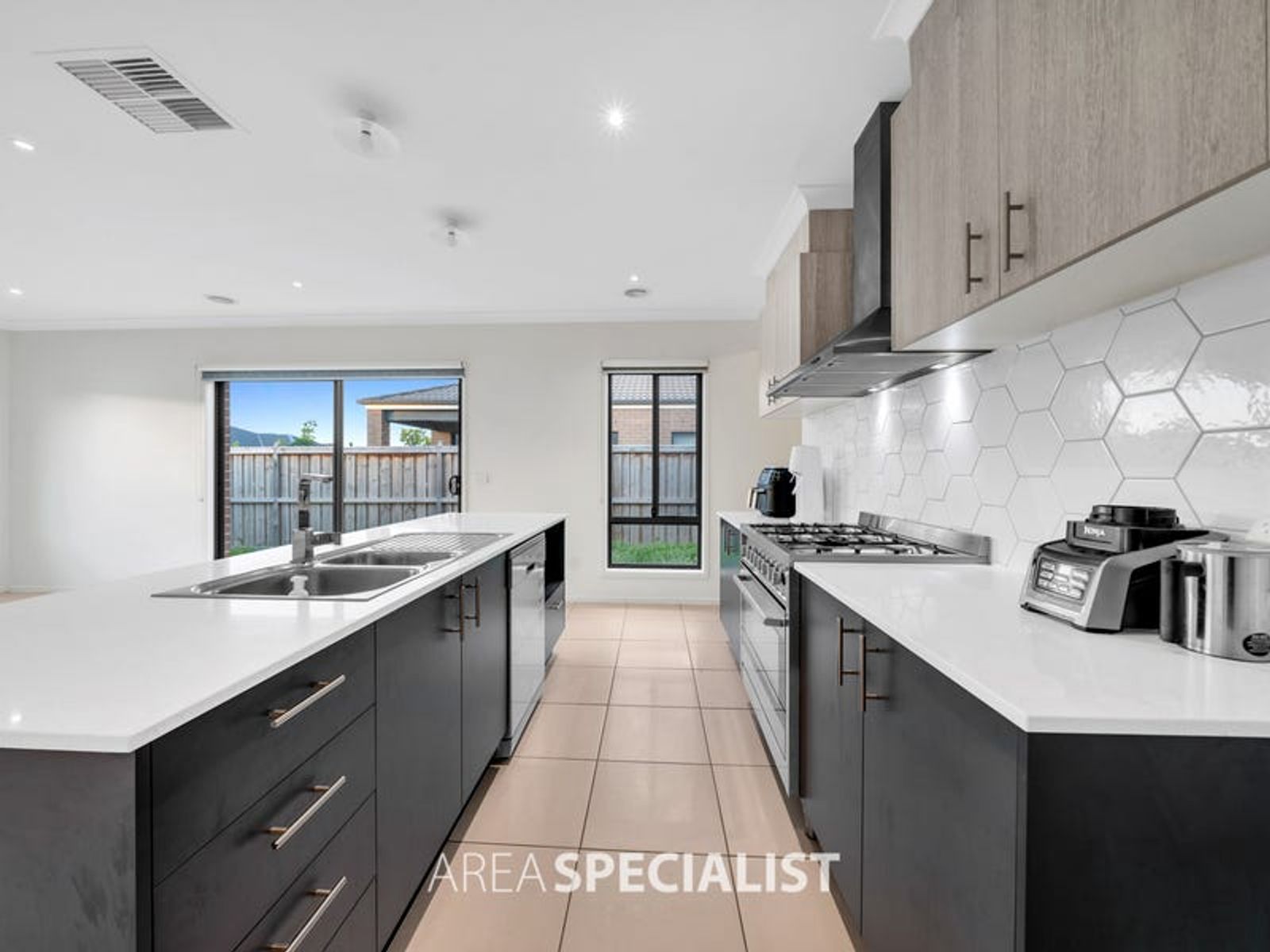 1 Panther Close, Clyde North, VIC 3978, Clyde North - Thumbnail 7
