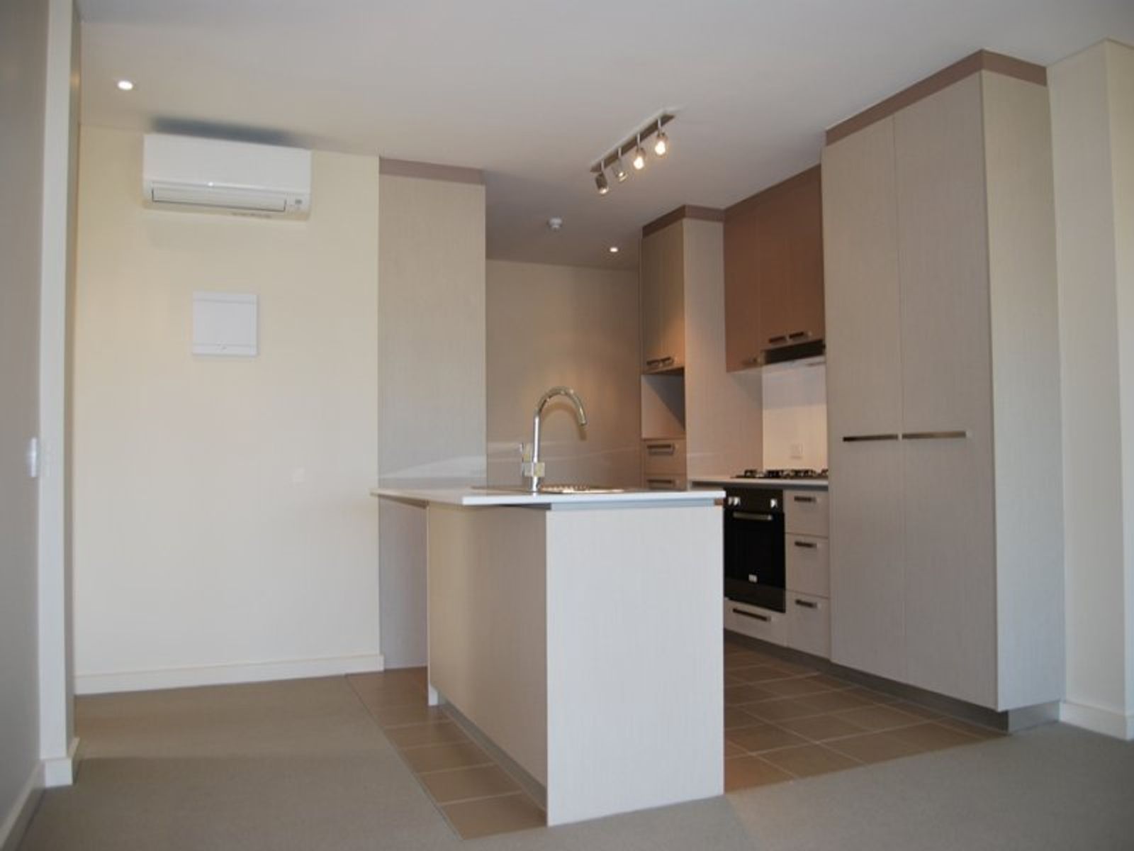 3/2, 21, Mawson Lakes - Thumbnail 2