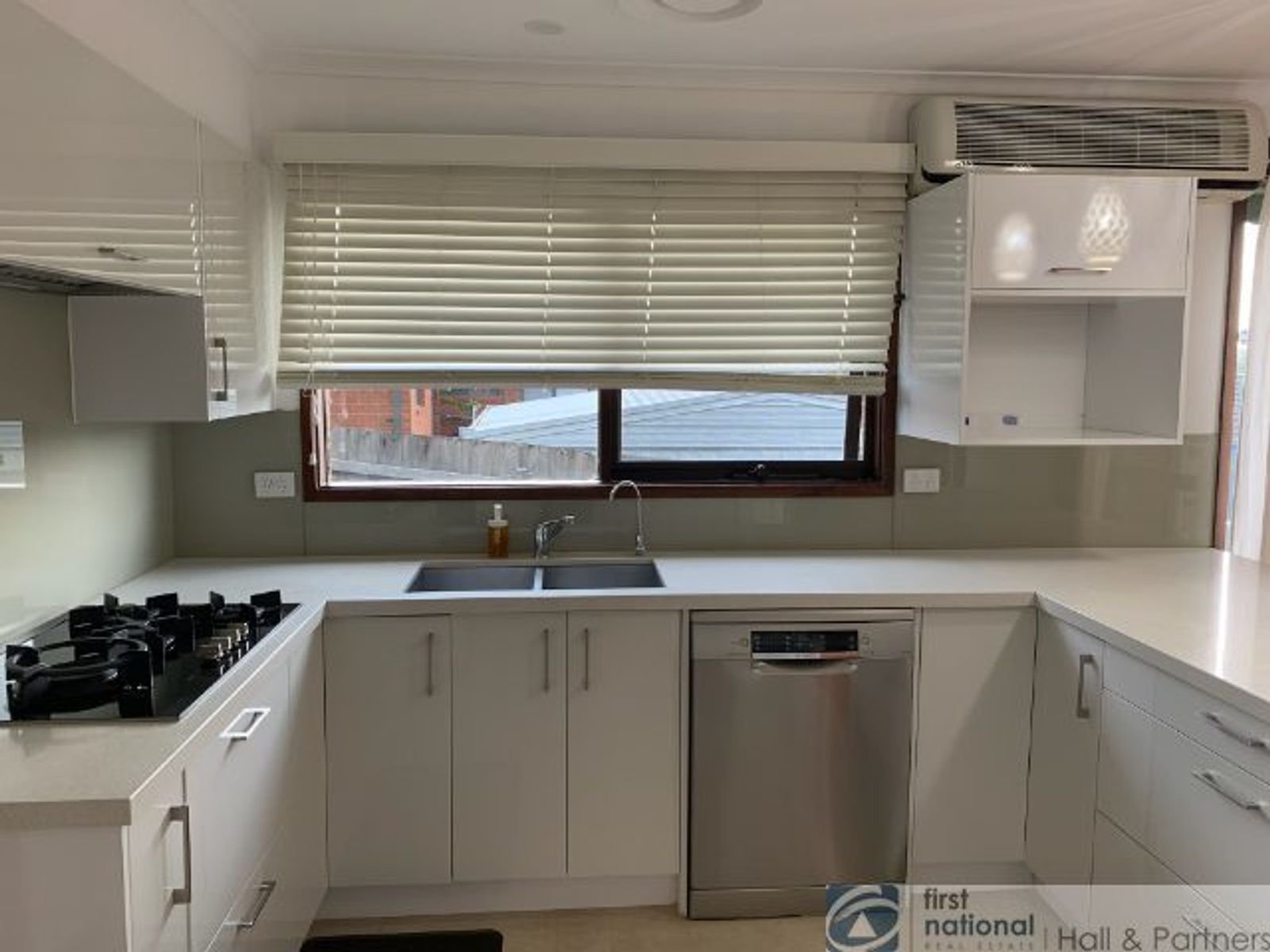 6 Nyora Close, Endeavour Hills VIC 3802, Endeavour Hills - Thumbnail 2