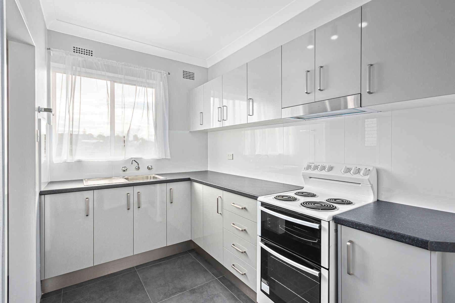 4/6 Mackie Street, Coniston NSW 2500, Coniston - Thumbnail 2