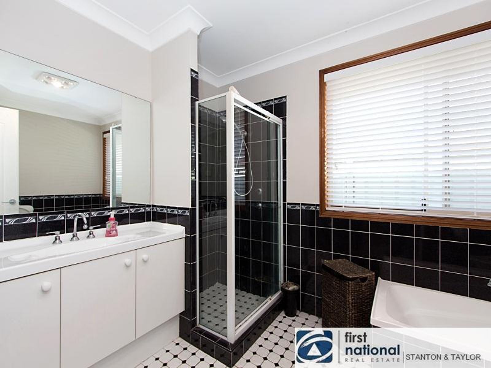 17 Tanglewood Place, Glenmore Park - Thumbnail 4