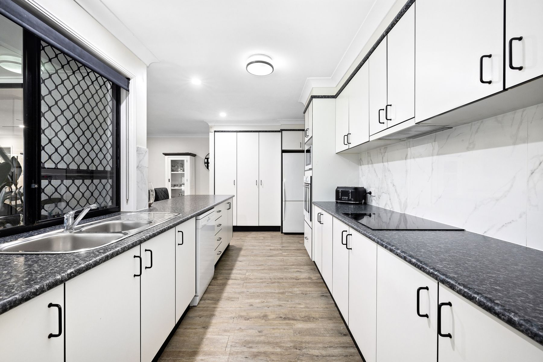28 Powell Street, Heritage Park QLD 4118, Heritage Park - Thumbnail 4
