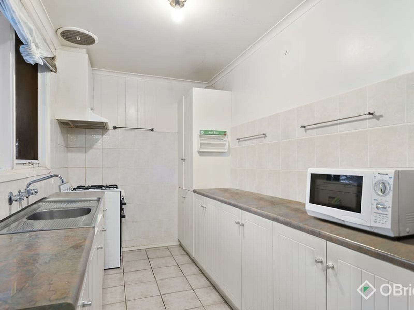 18 Heatherton Road, Endeavour Hills, VIC 3802, Endeavour Hills - Thumbnail 2