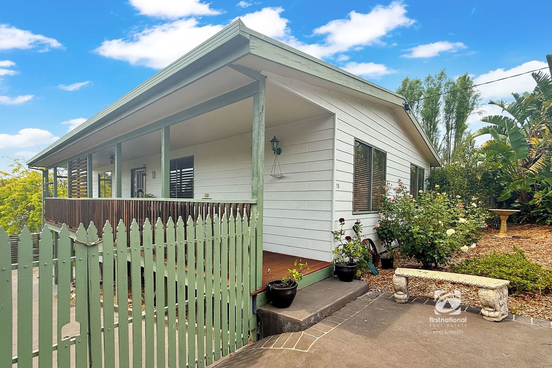 15 Ozone Crescent, Lakes Entrance VIC 3909