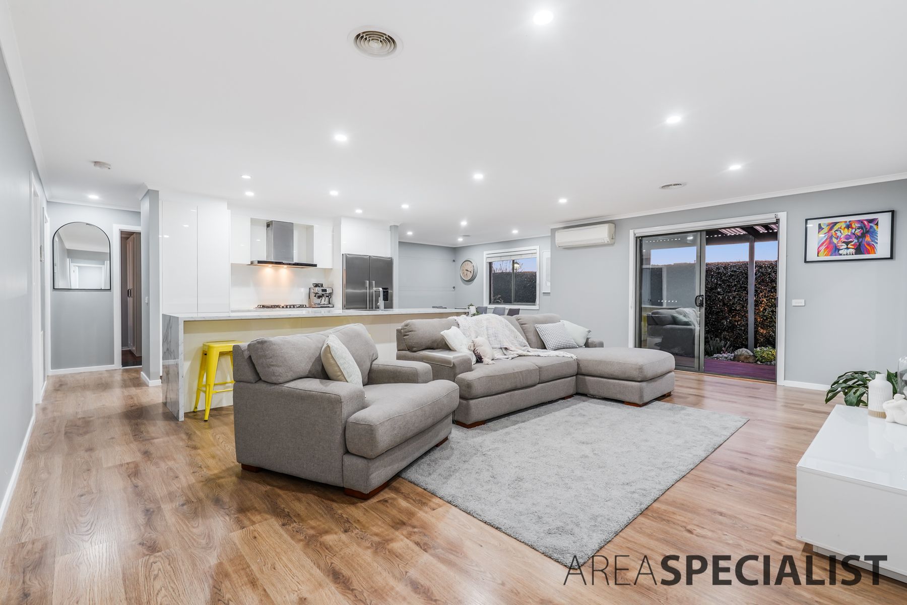 74 Scotsdale Drive, Cranbourne East, VIC 3977, Cranbourne East - Thumbnail 3