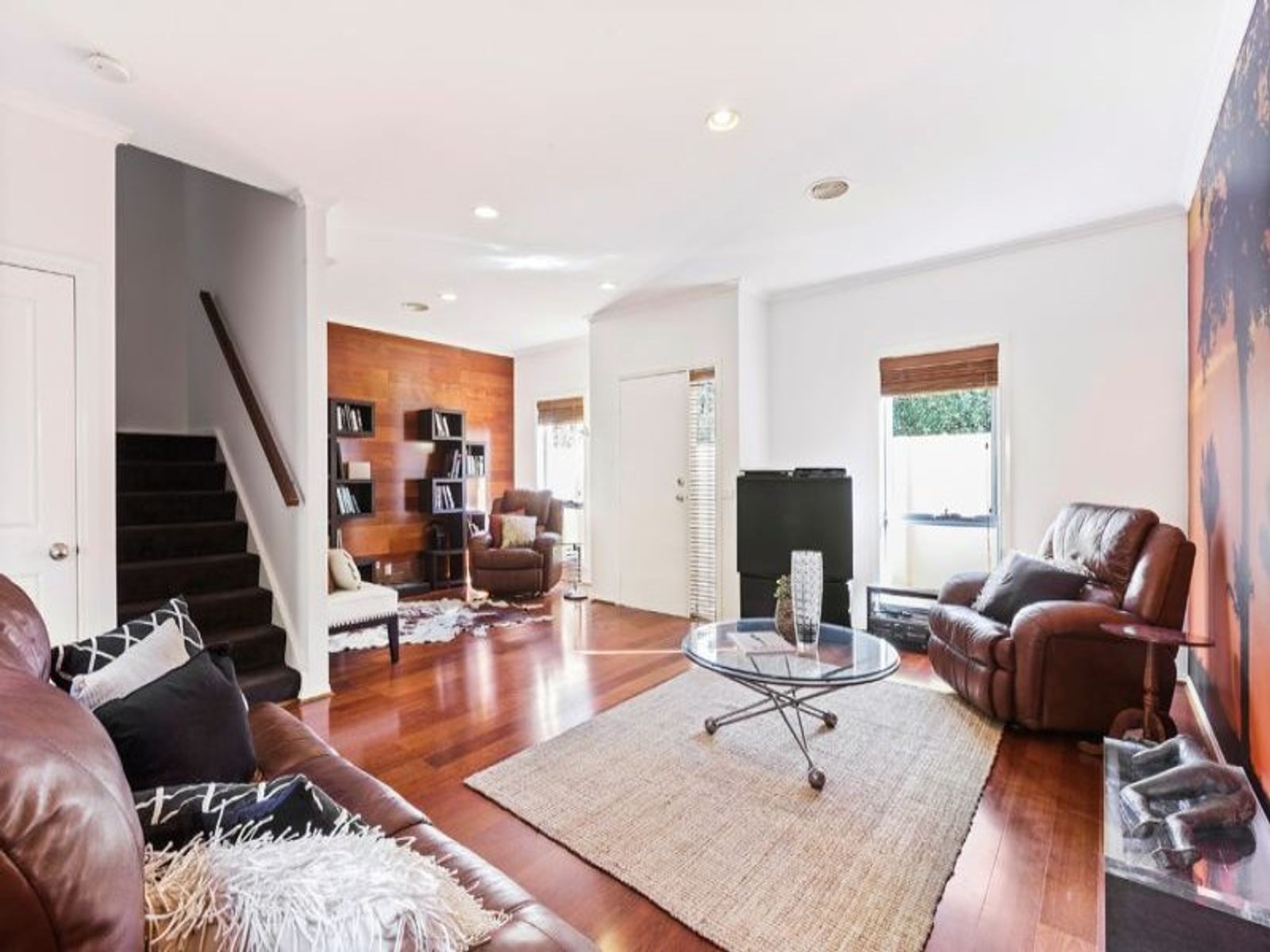 6 Lascelles Square, Kensington - Thumbnail 2