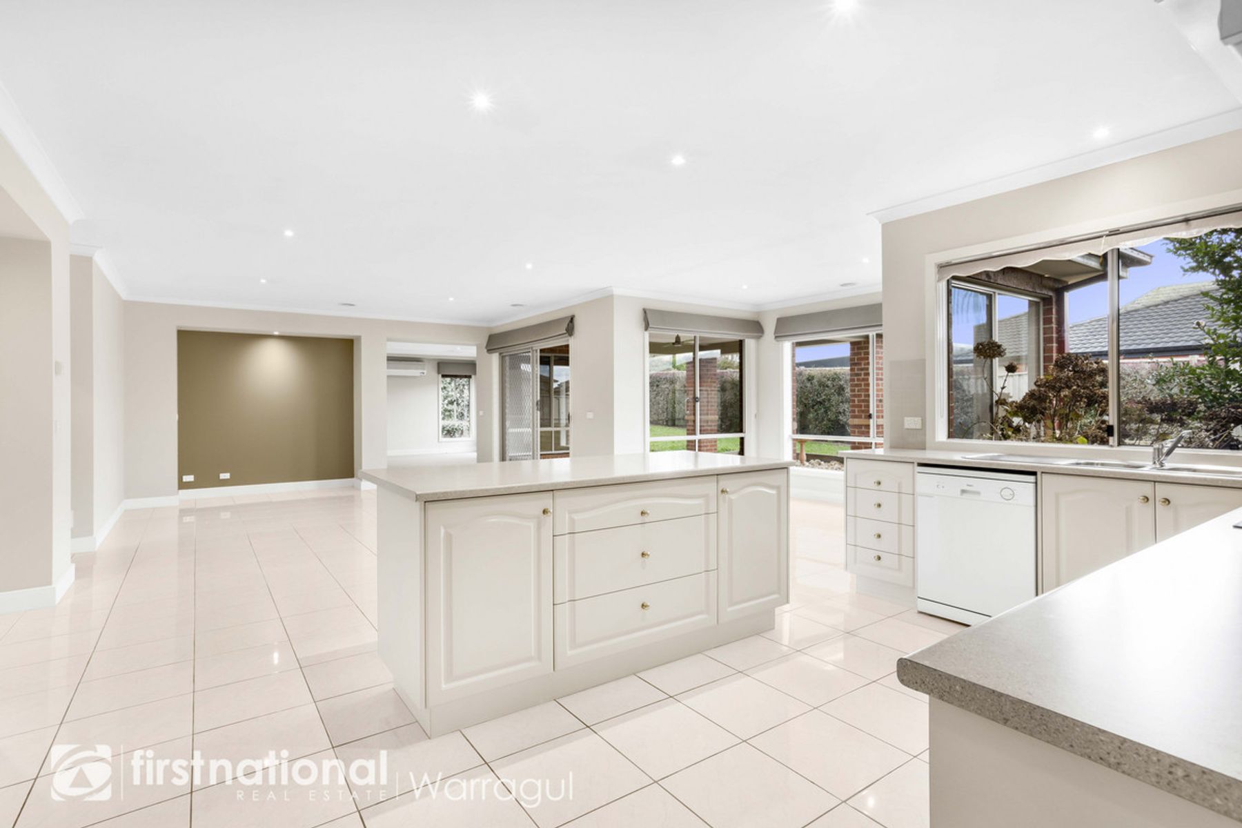 8 Mountain Vista Court, Drouin, VIC 3818, Drouin - Thumbnail 8