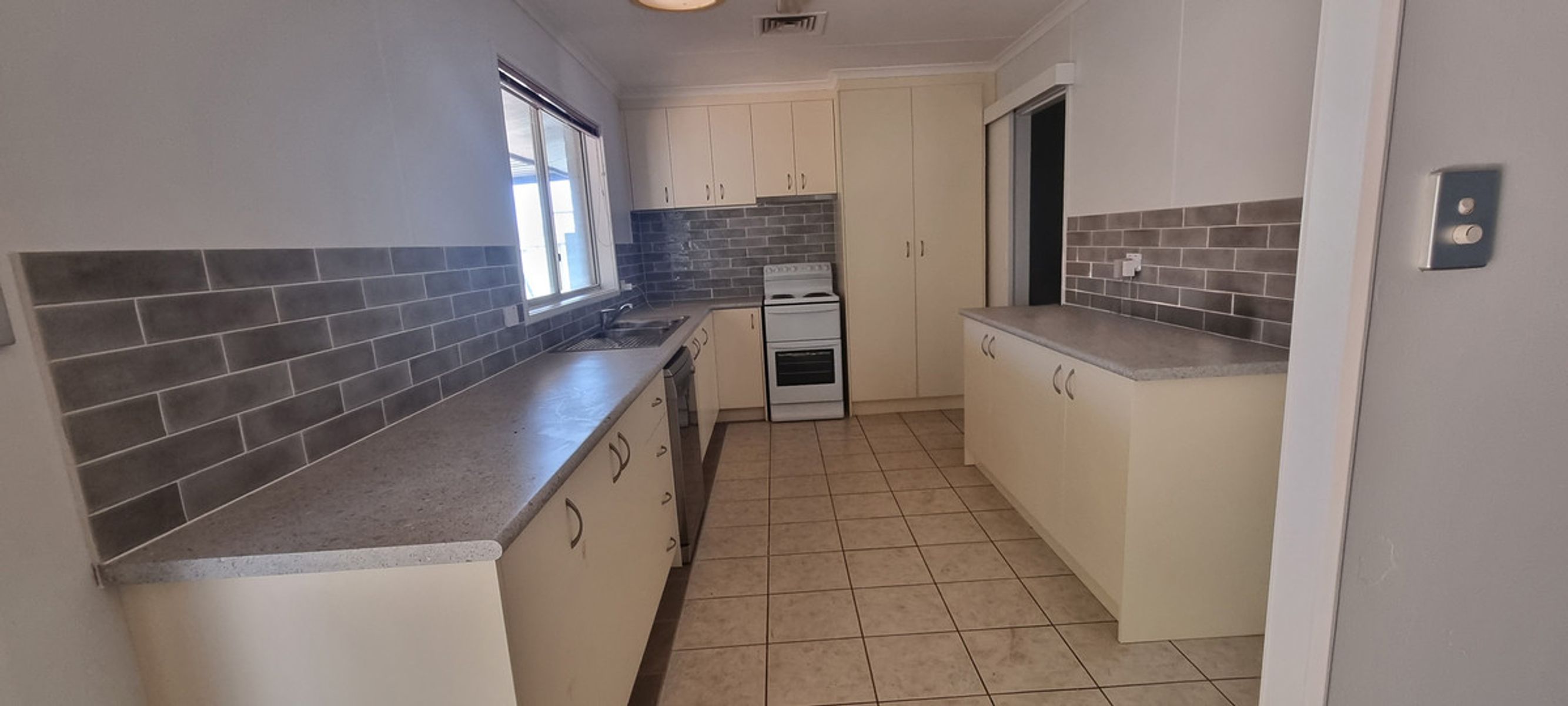 2 Nicholls Place, Newman WA 6753, Newman - Thumbnail 2