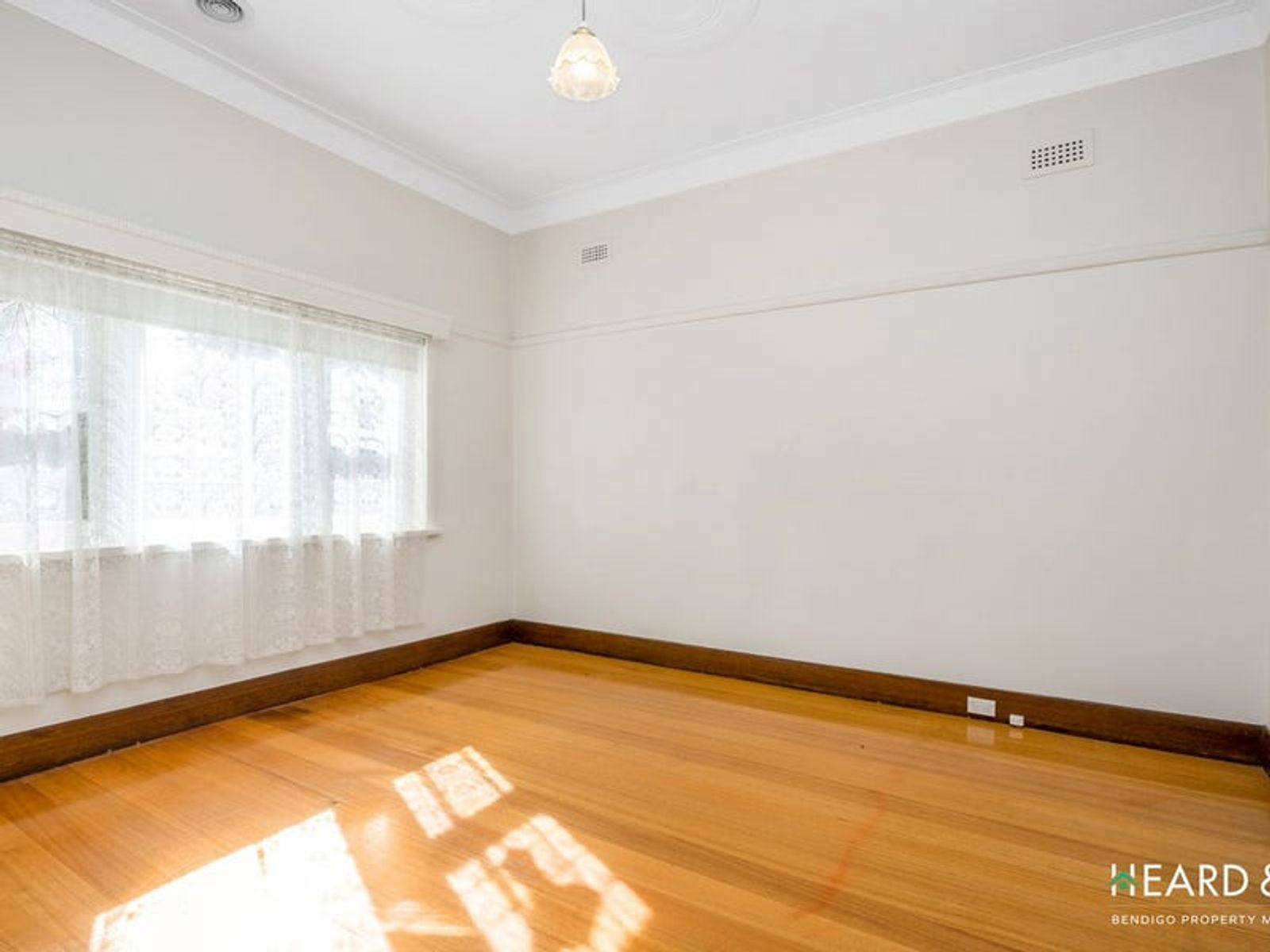 4 Burr Street, Bendigo VIC 3550, Bendigo - Thumbnail 4