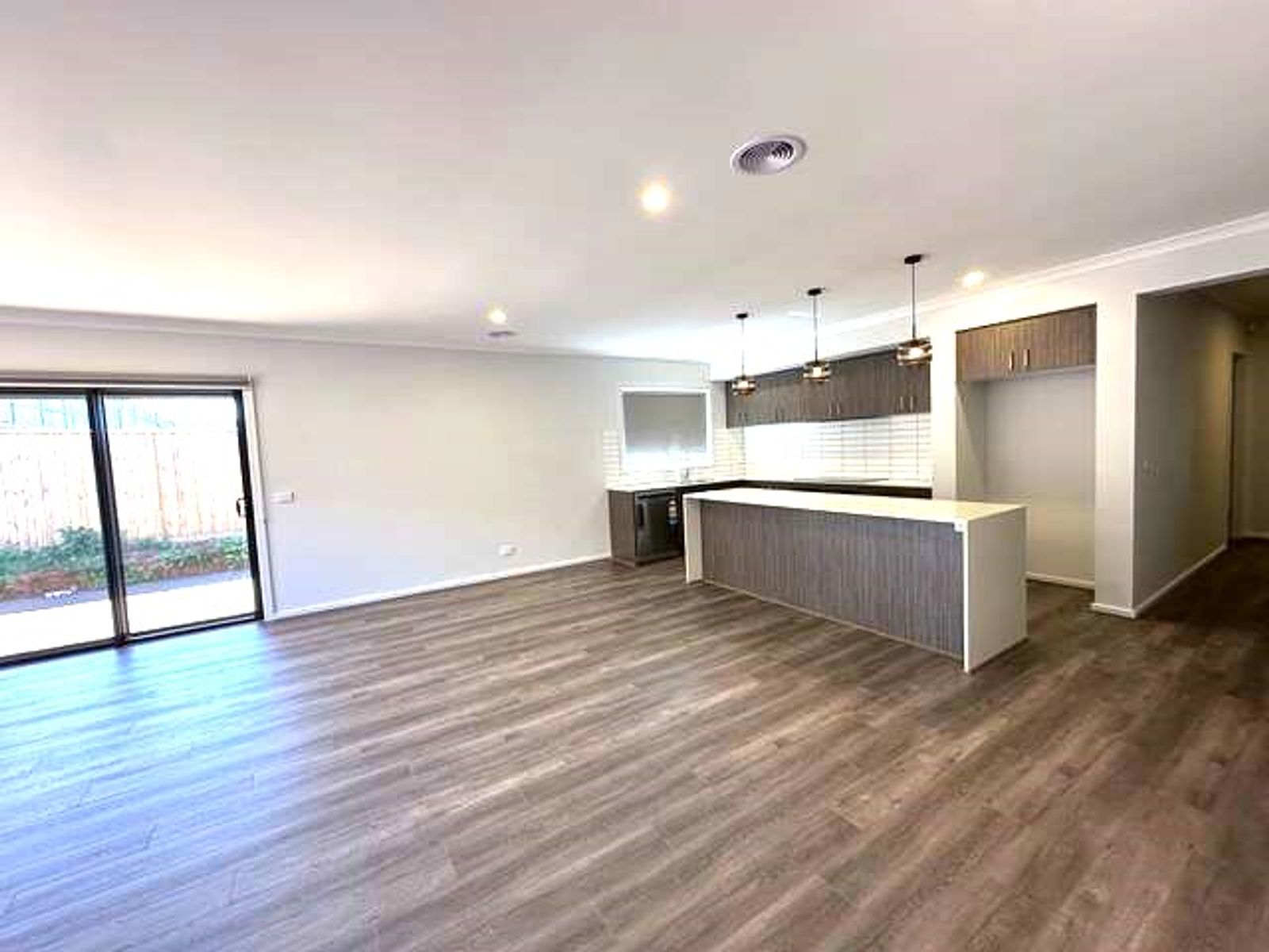 6 ROCKLEY AVENUE, Warragul VIC 3820, Warragul - Thumbnail 4